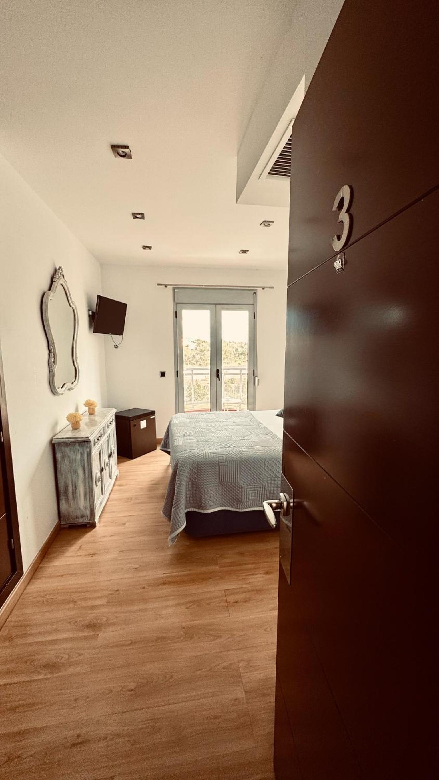 Standard Double Room with Shared Bathroom photo 3
