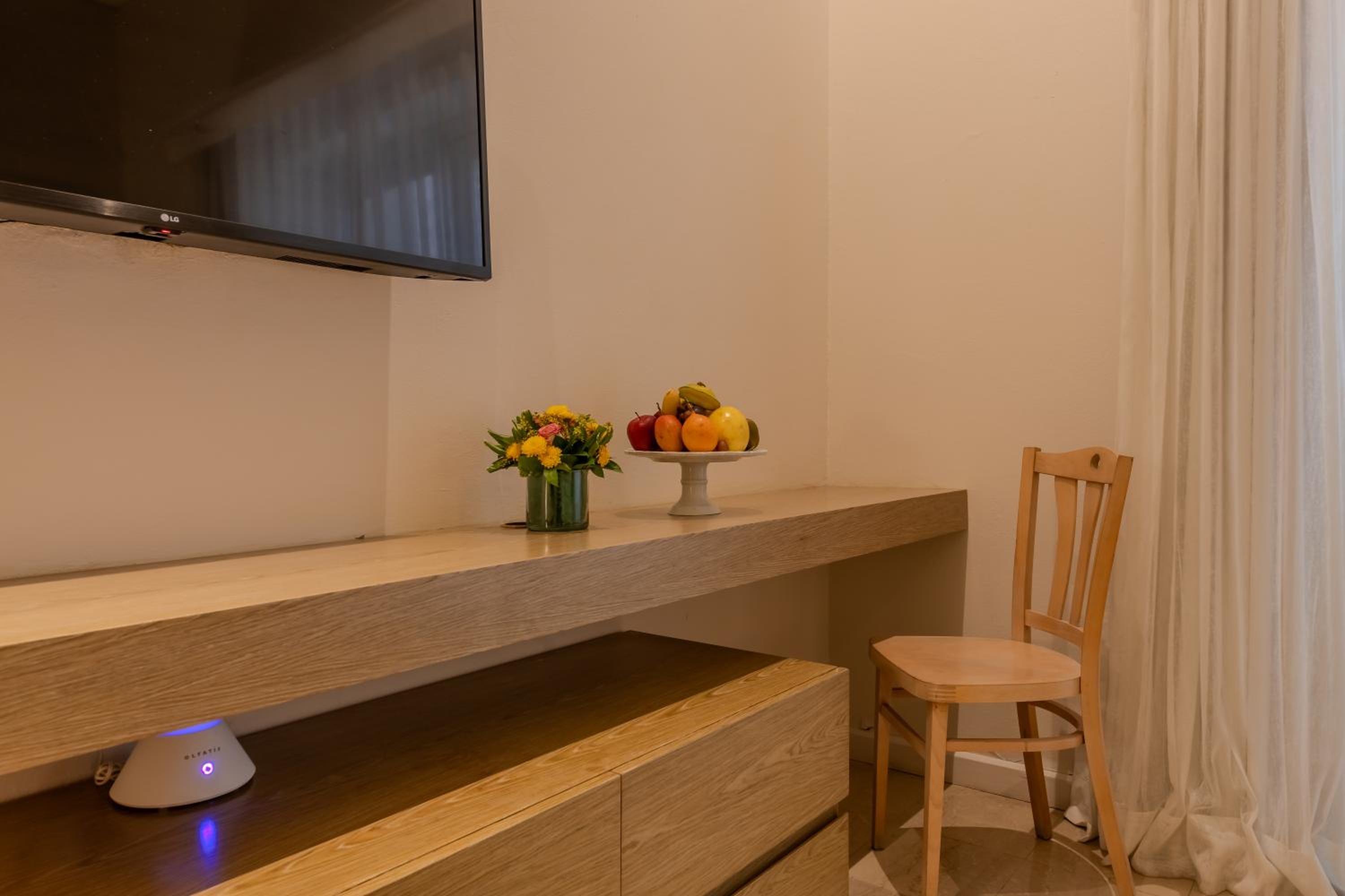Family Duplex Queen Suite - Photo 15