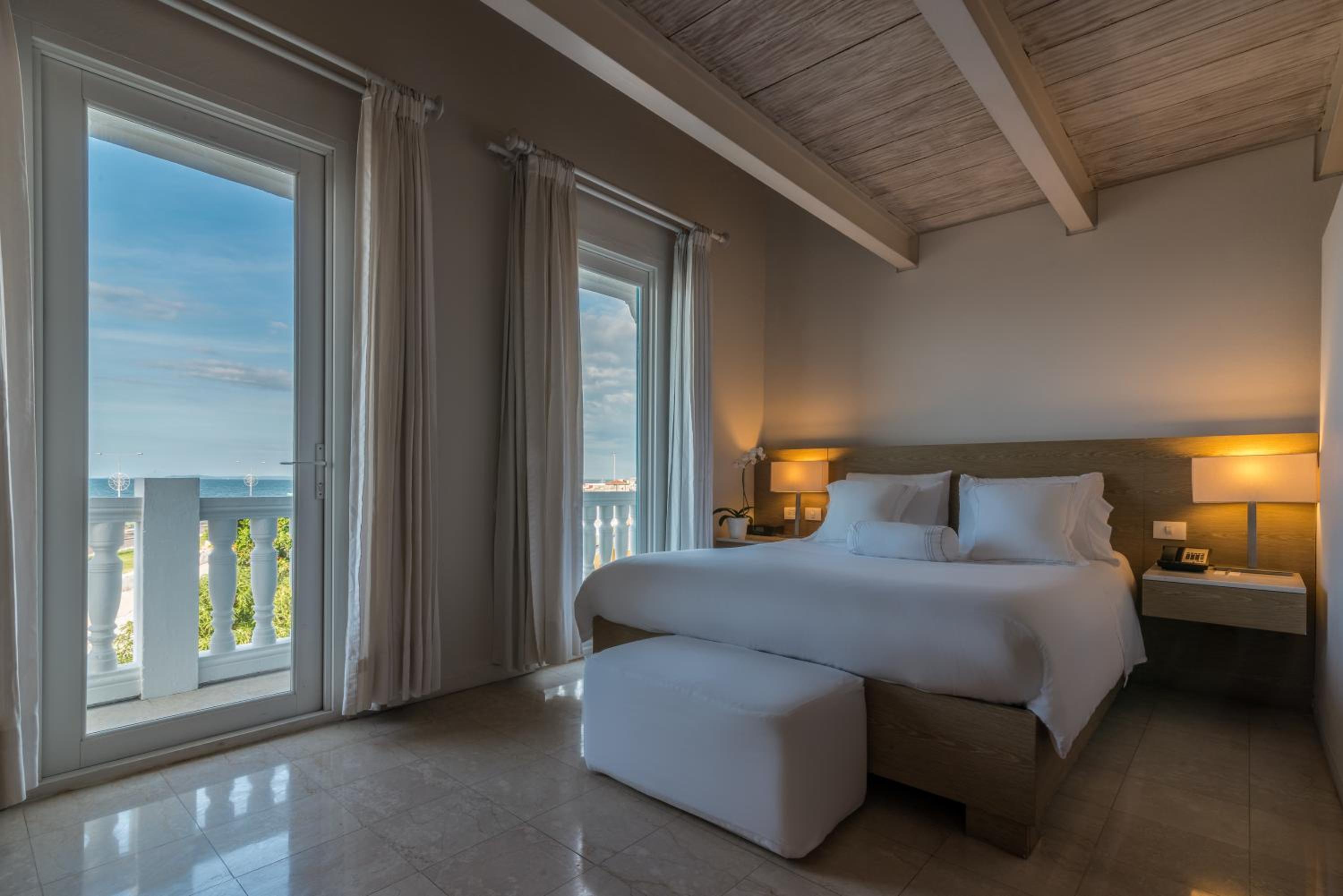 Family Duplex King Suite with Sea View - Photo 12