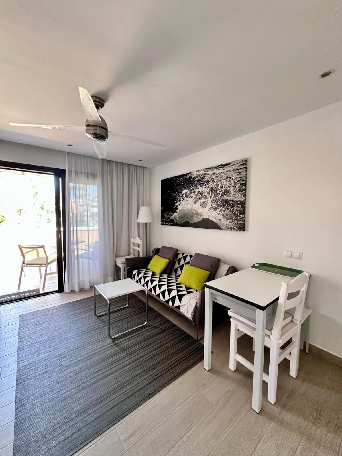 Studio Apartment with One Double Bed