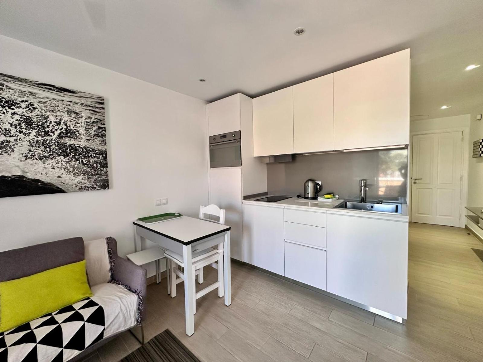 Studio Apartment with One Double Bed photo 2