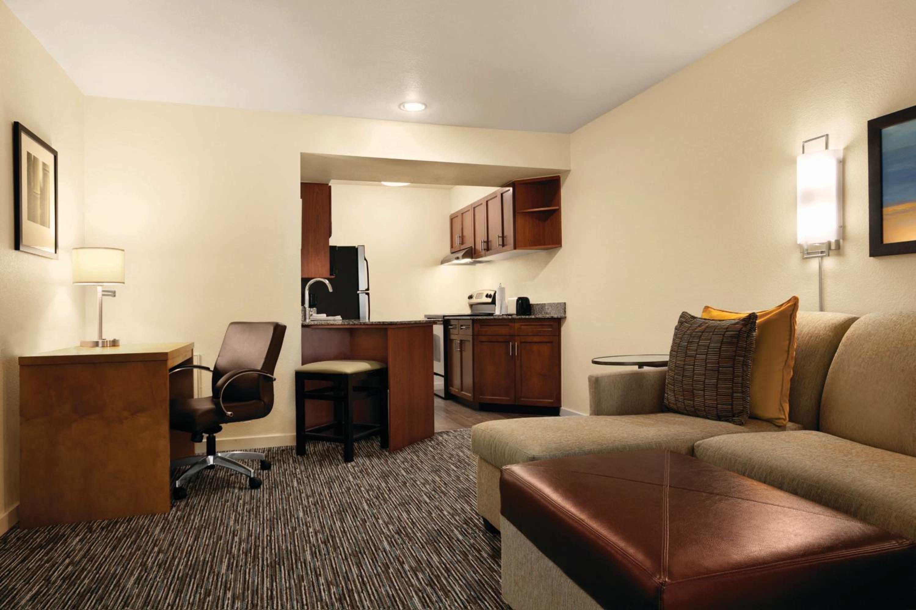 King Suite with Pool View photo 3