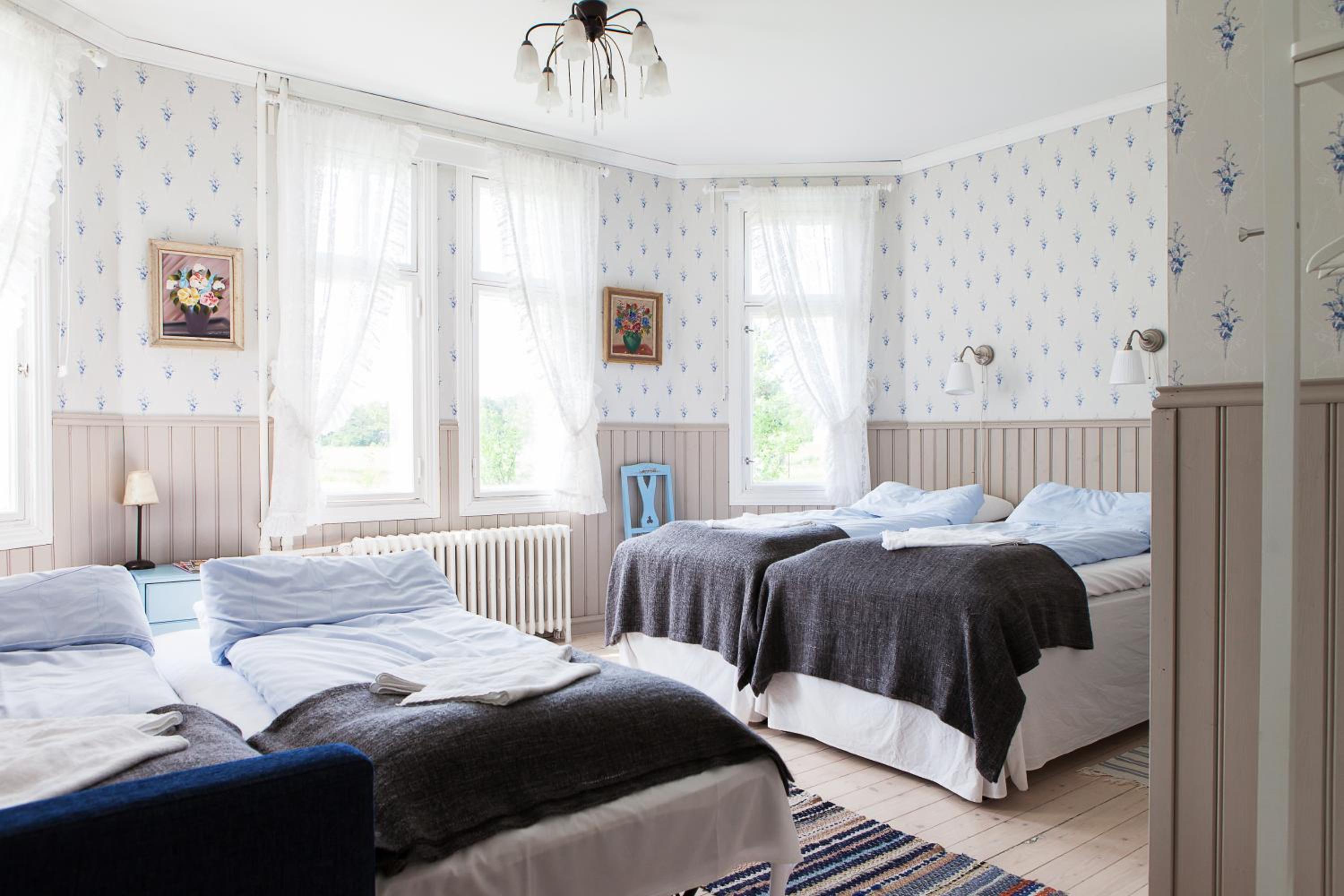 Quadruple Room with Shared Bathroom photo 2