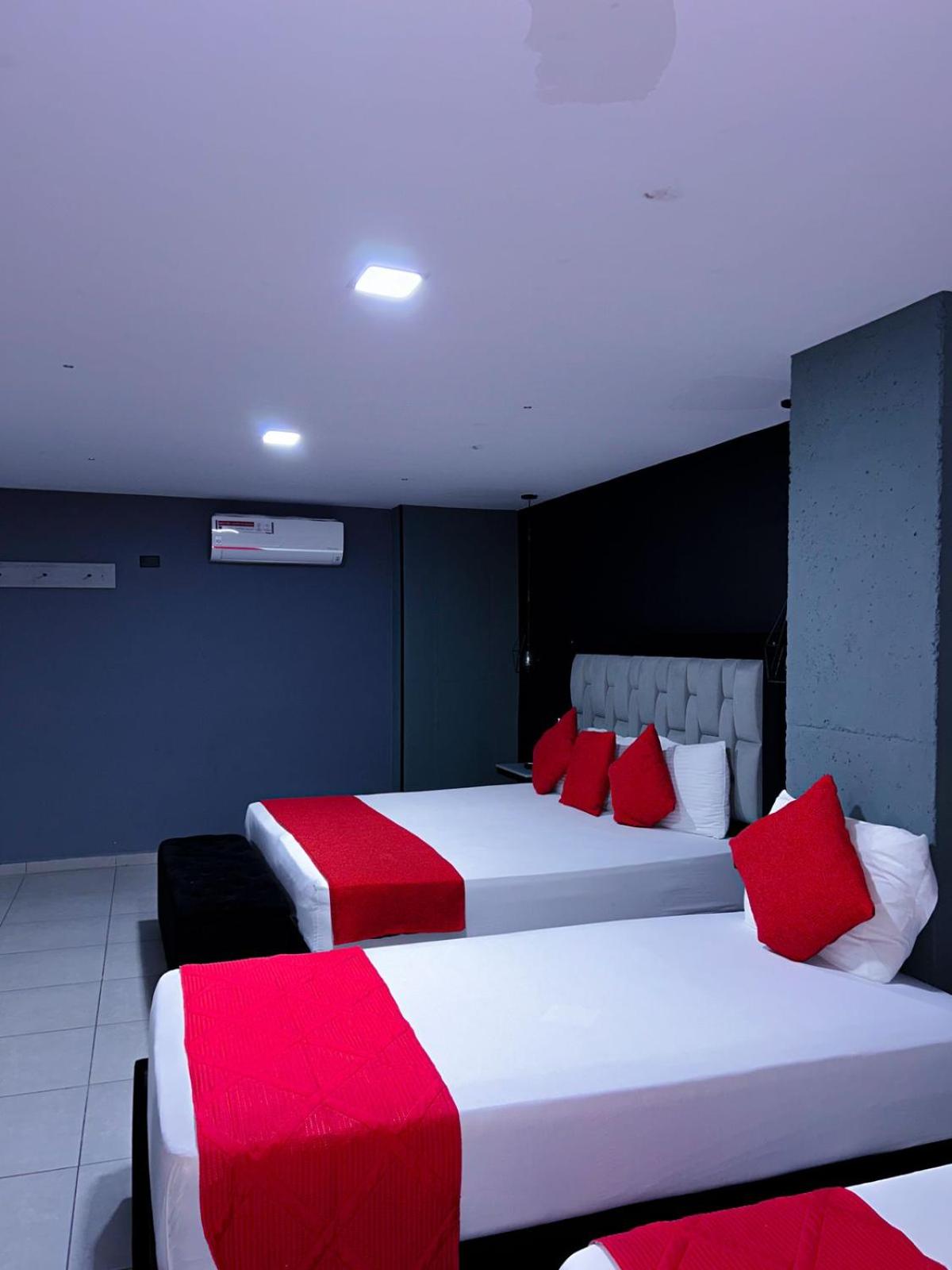 Deluxe Family Room