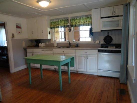 Three-Bedroom House Cabin 12 photo 2