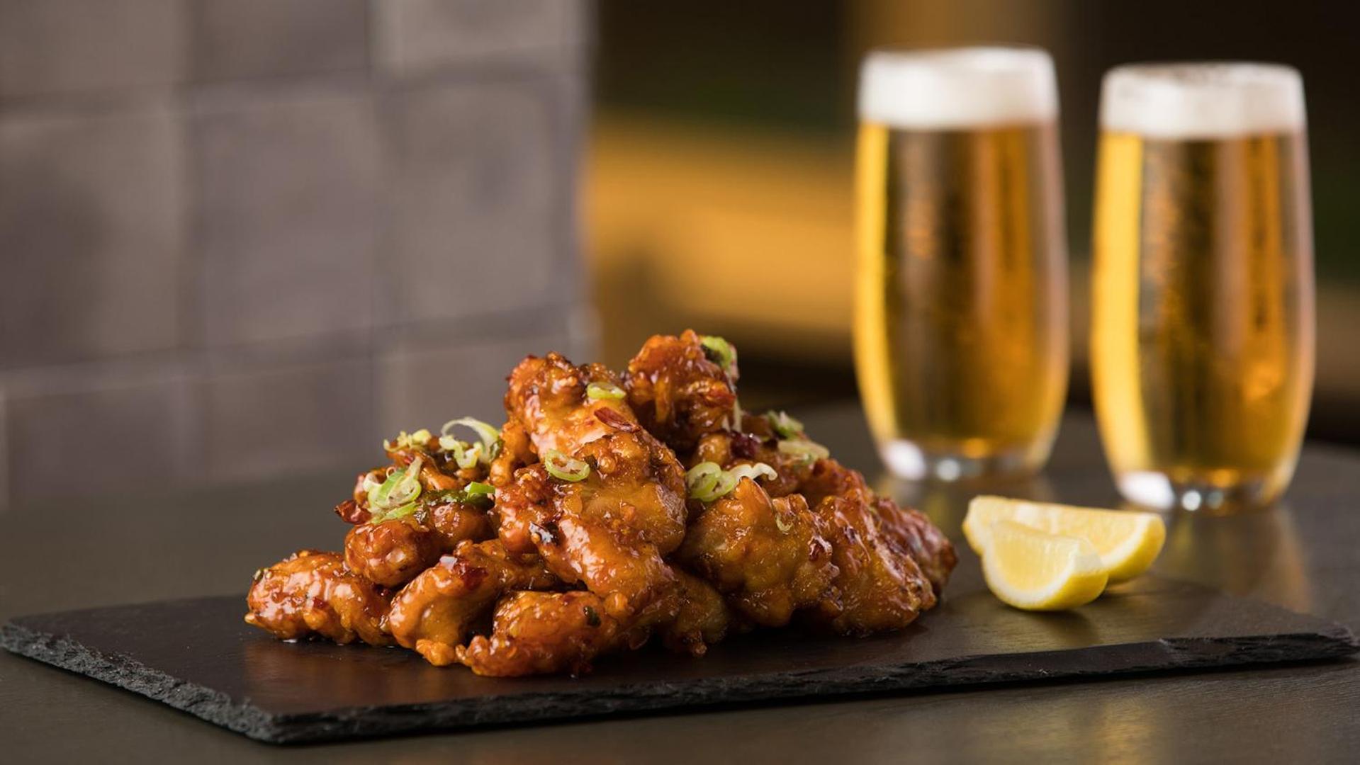 [Chimaek PKG] Deluxe Family Twin Room with City View with Chicken with Unlimited Draft Beer (per night) for 2