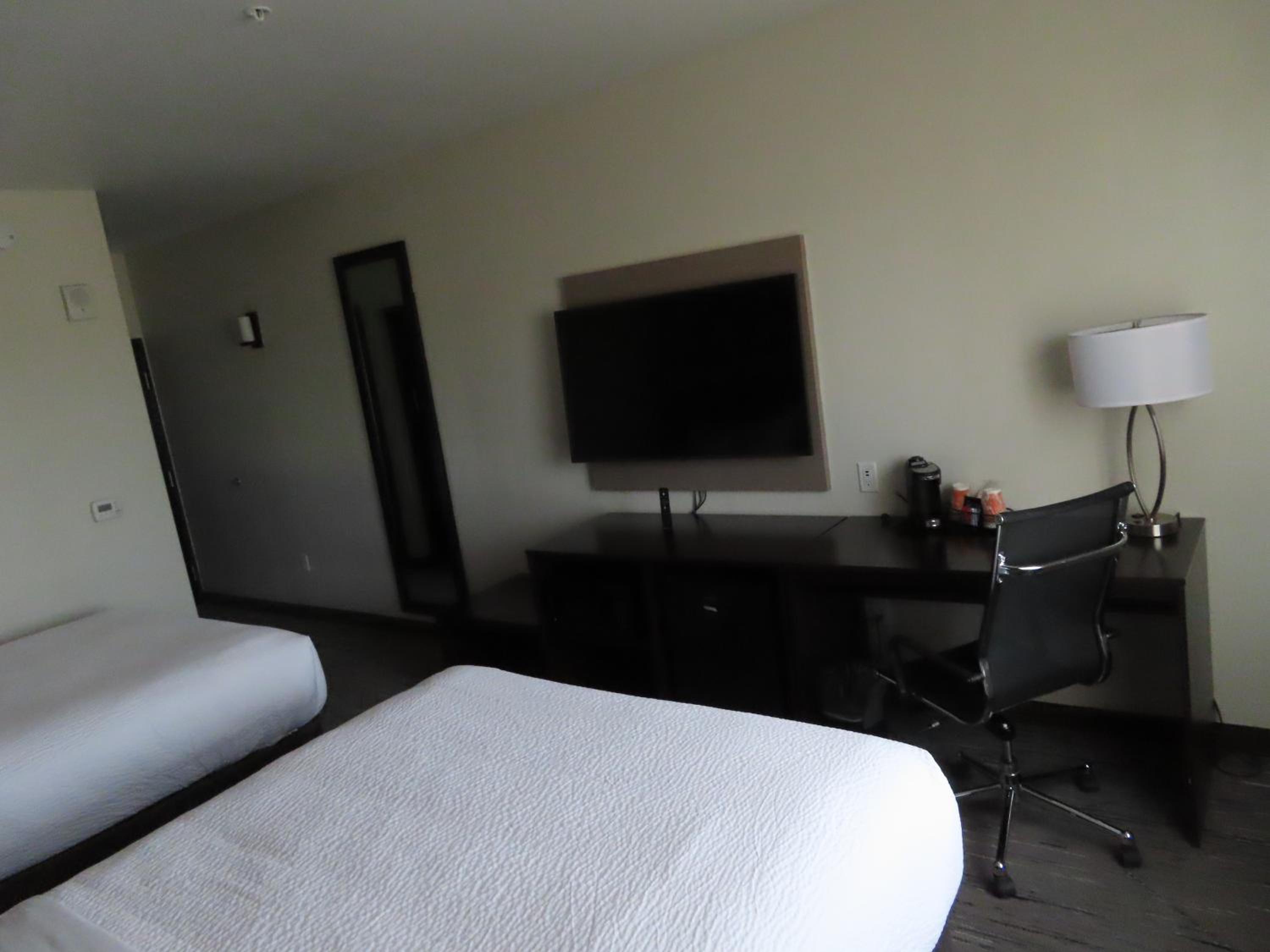 Superior Queen Suite with Two Queen Beds - Non-Smoking