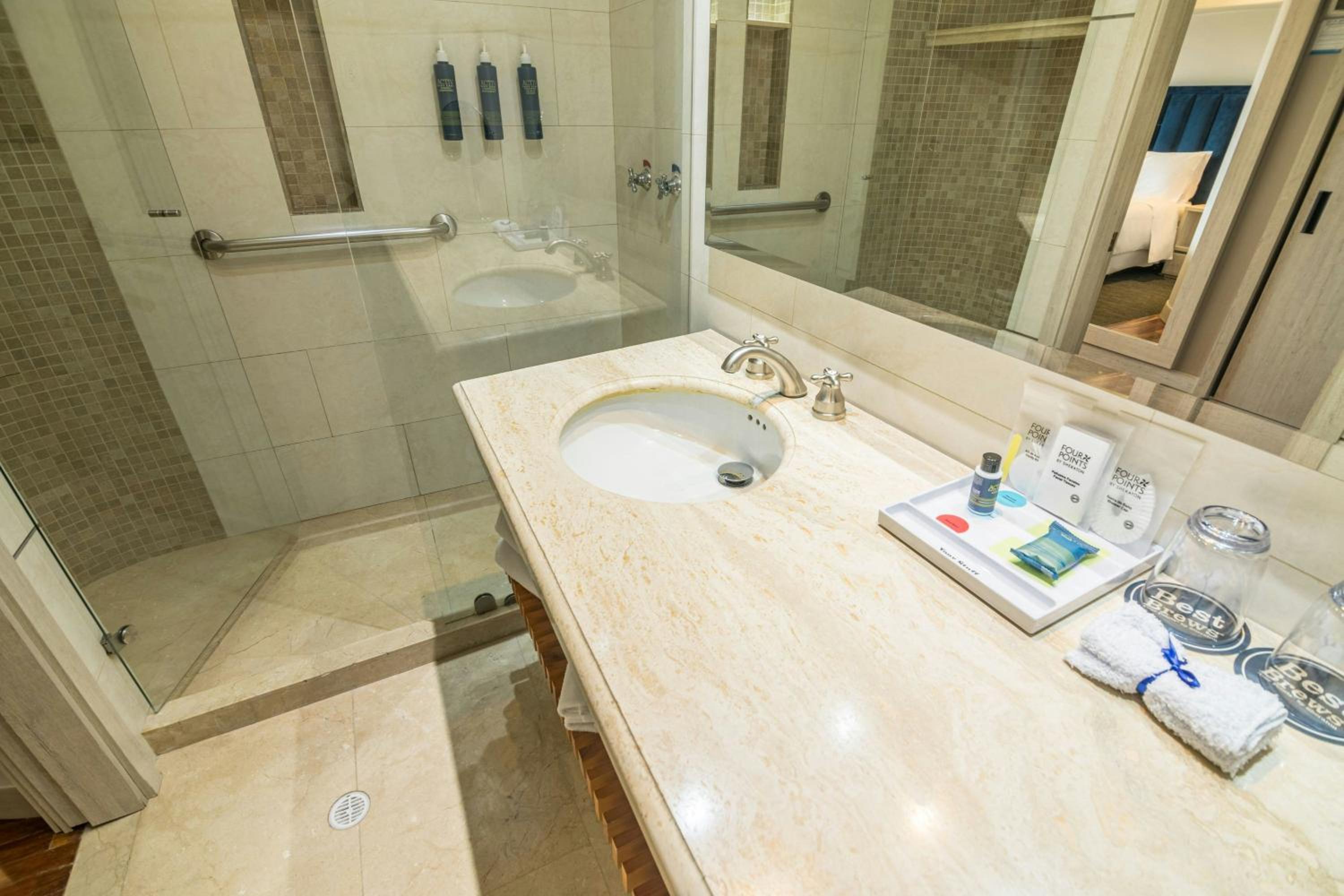 Deluxe King Room - Photo 4
