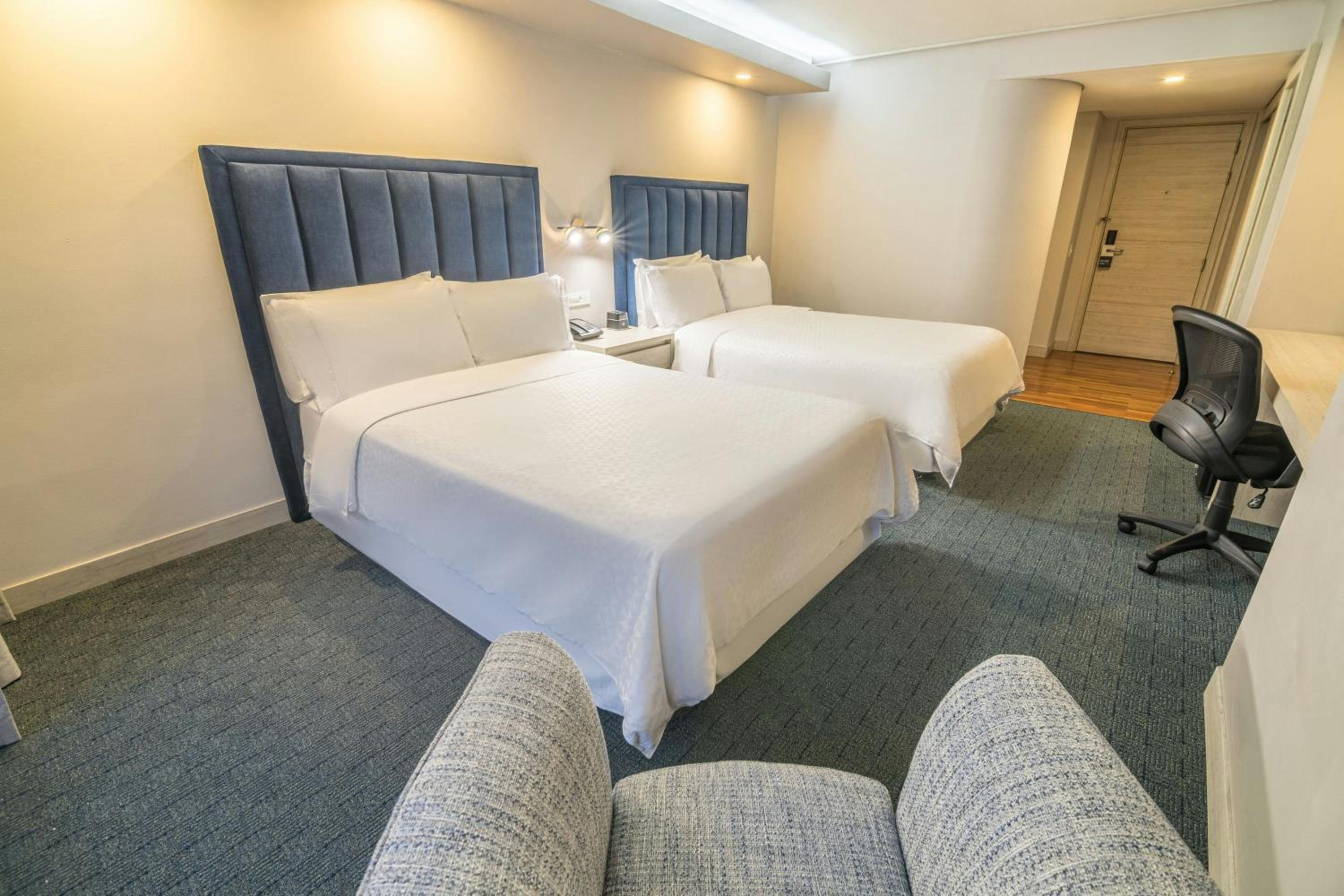 Double Room with Two Double Beds photo 2