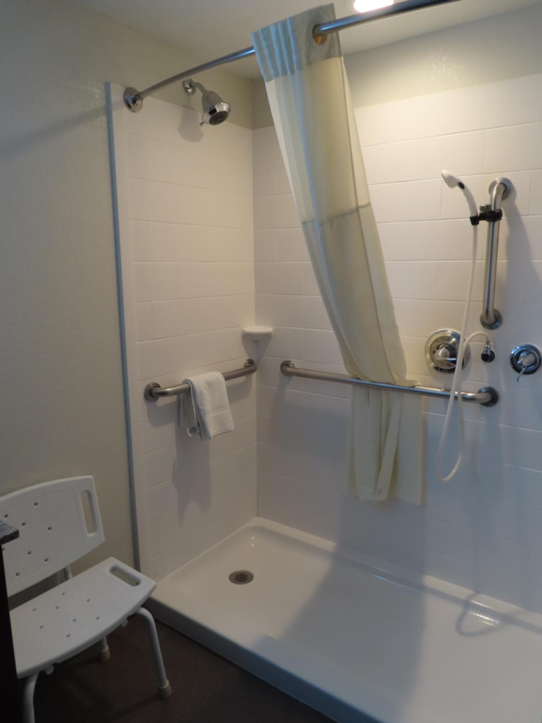 Suite with Two Queen Beds - Accessible/Non-Smoking thumbnail 5