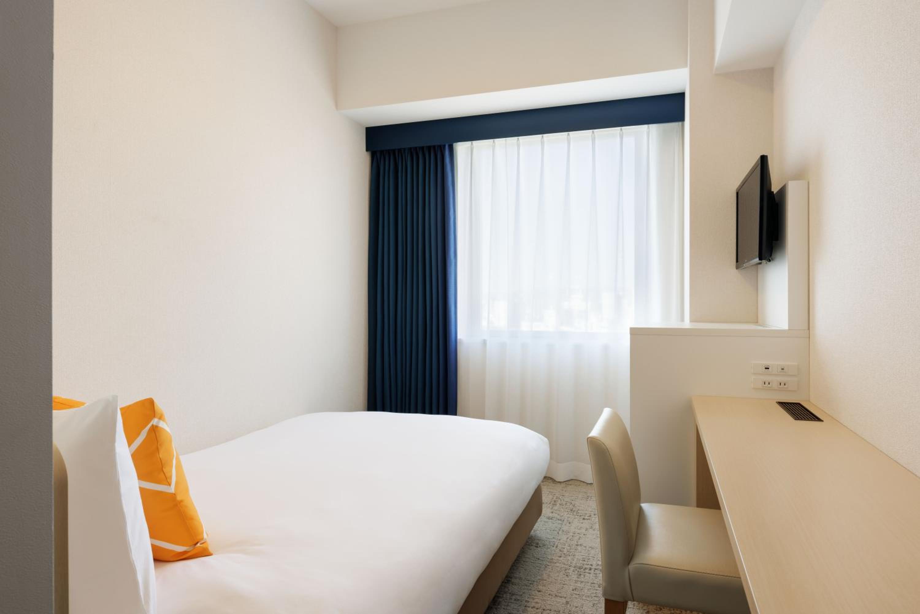 Small Double Room - Smoking - Photo 6