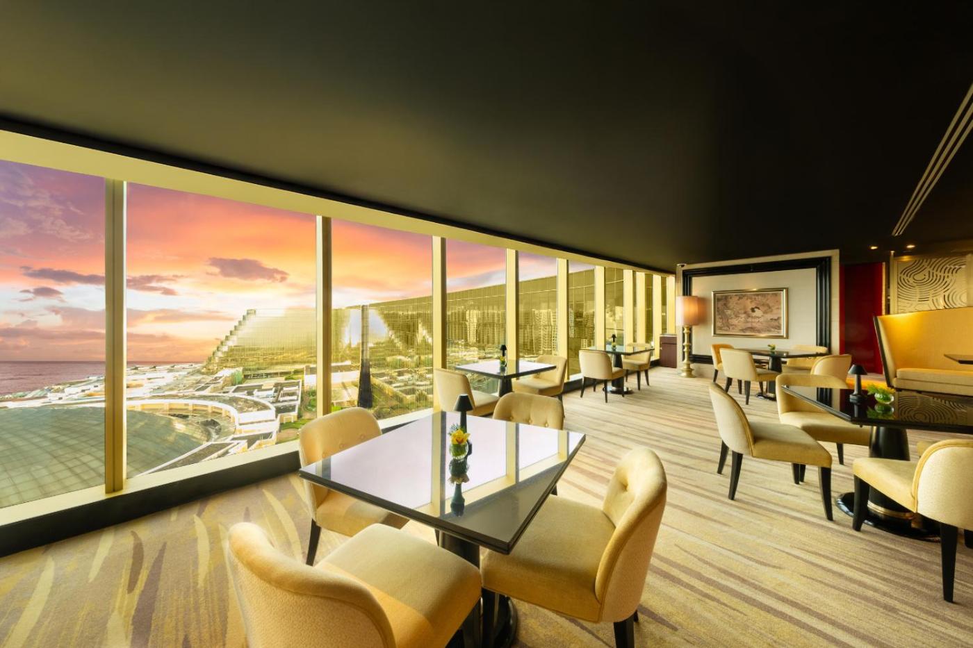 Executive Suite Double with Executive Lounge Access - Photo 3