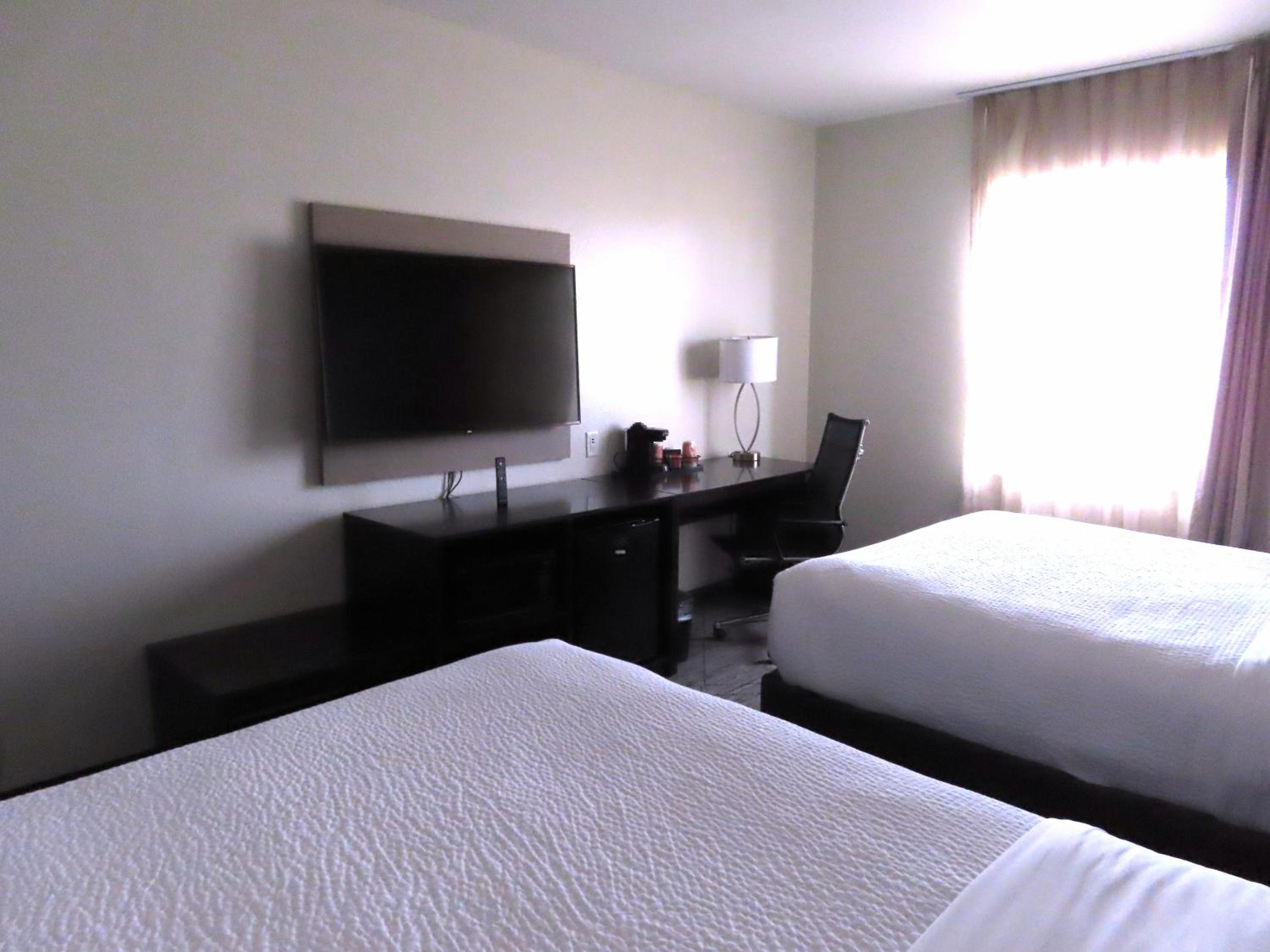 Suite with Two Queen Beds - Accessible/Non-Smoking thumbnail 5