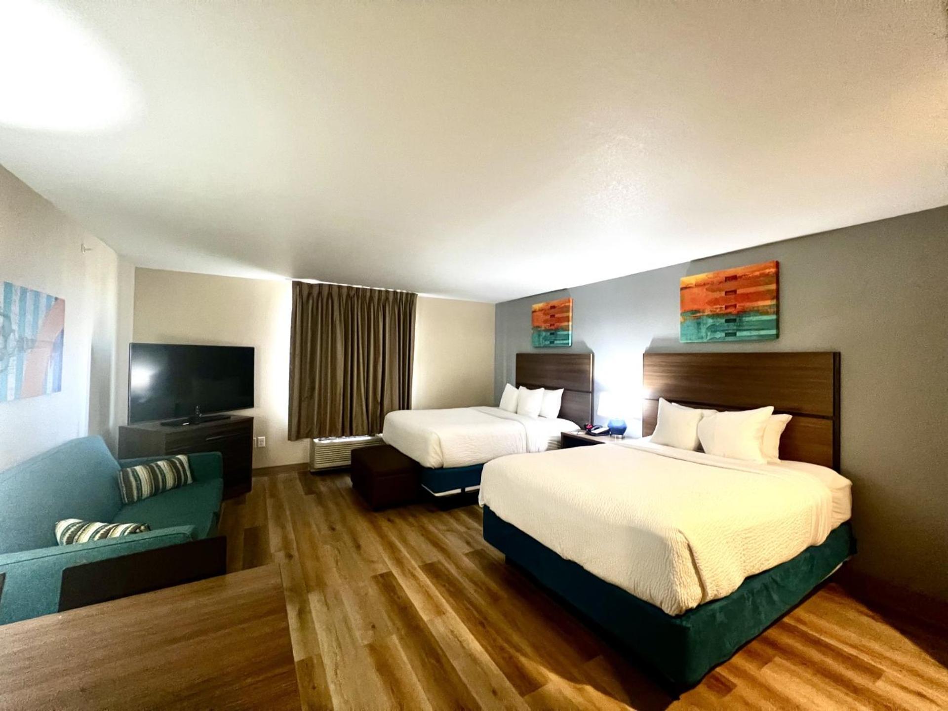 Suite with Two Queen Beds - Accessible/Non-Smoking photo 2