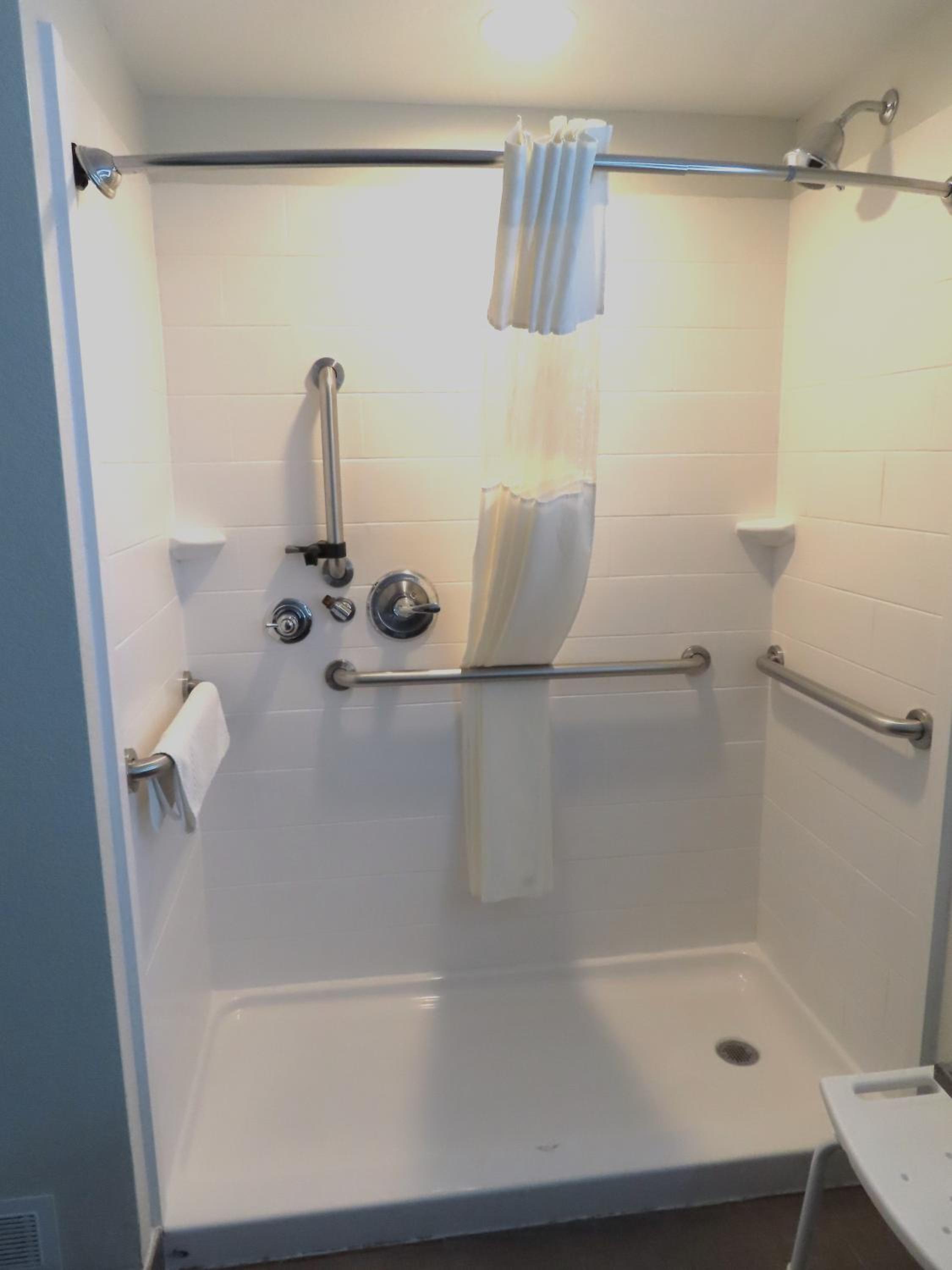 Suite with Two Queen Beds - Accessible/Non-Smoking photo 3