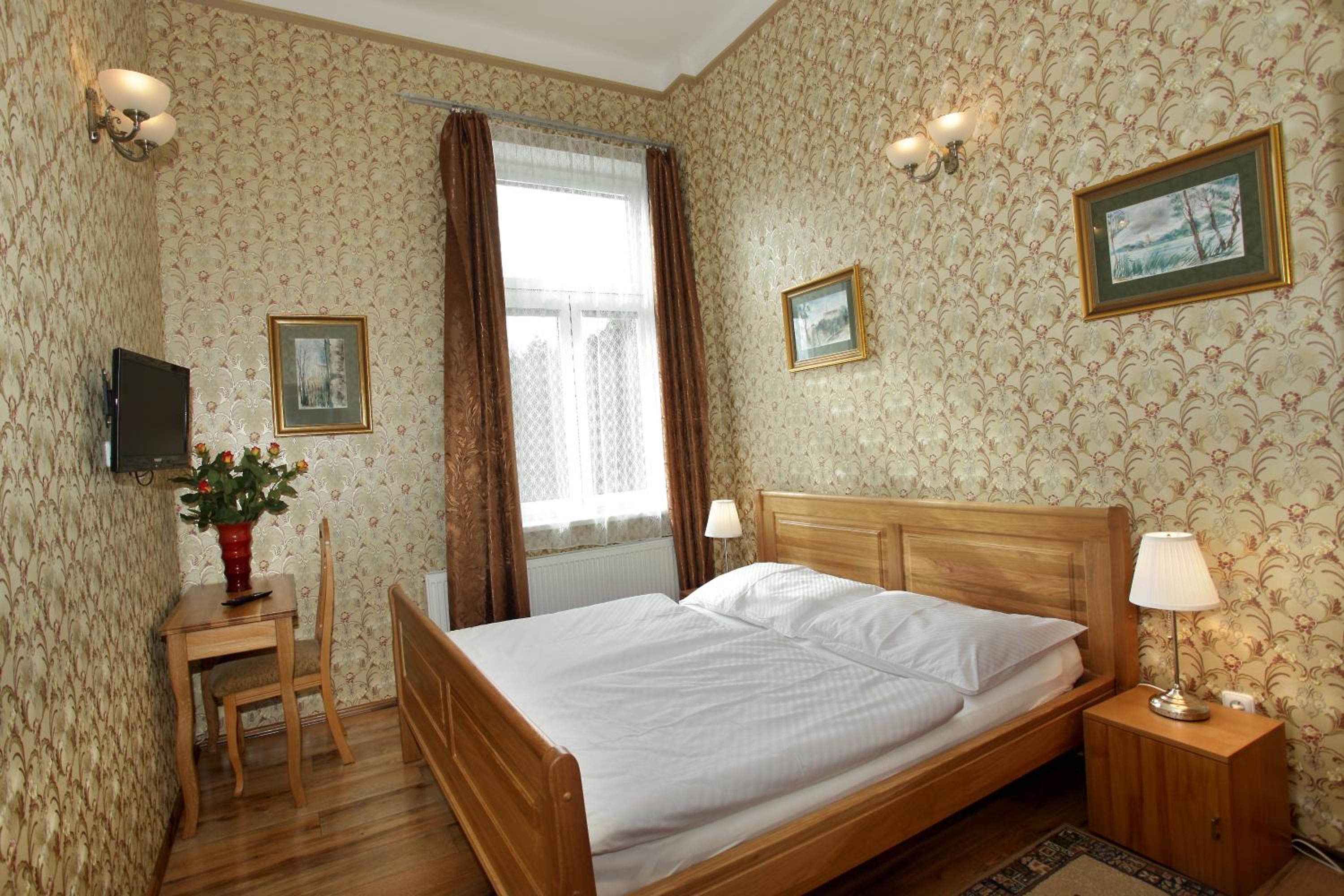 Double Room with Balcony - Photo 2