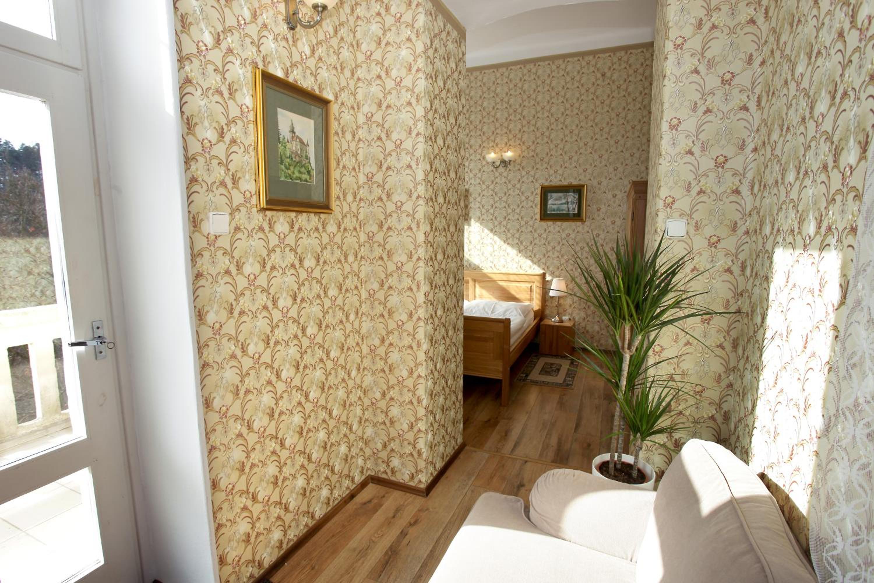 Double Room with Balcony - Photo 5