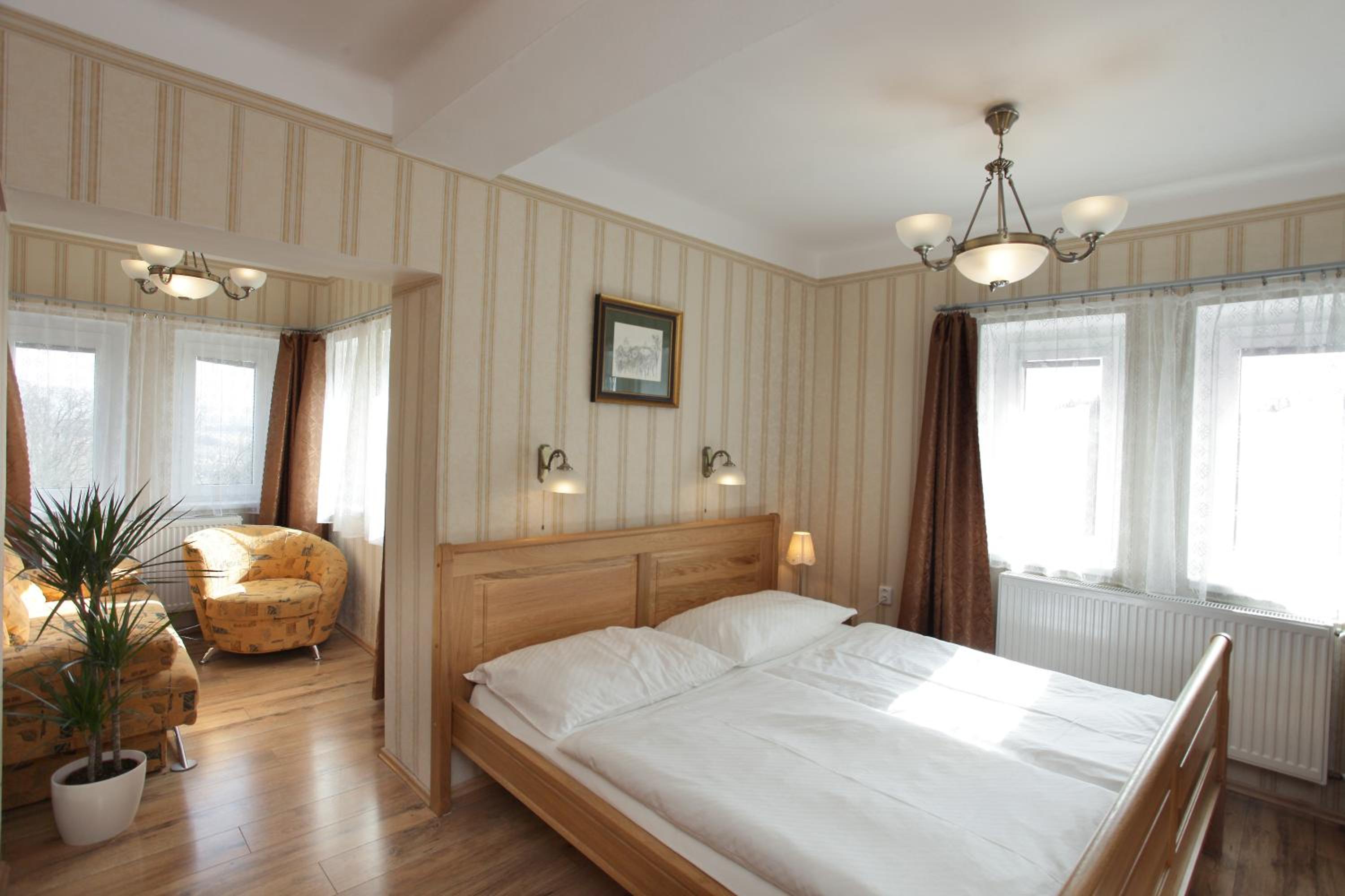 Double Room with Balcony - Photo 4