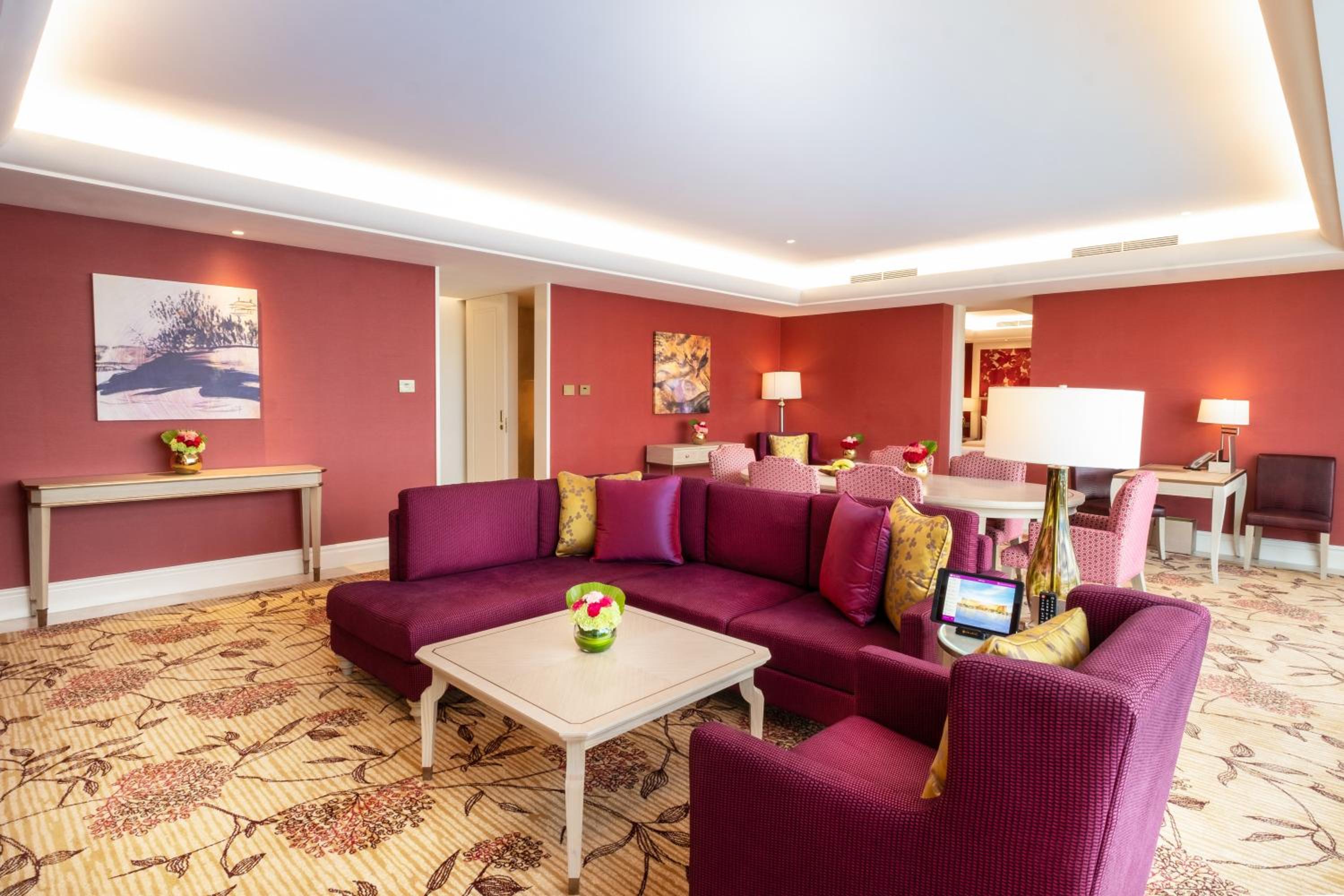  Executive Suite King with Executive Lounge Access - Photo 4