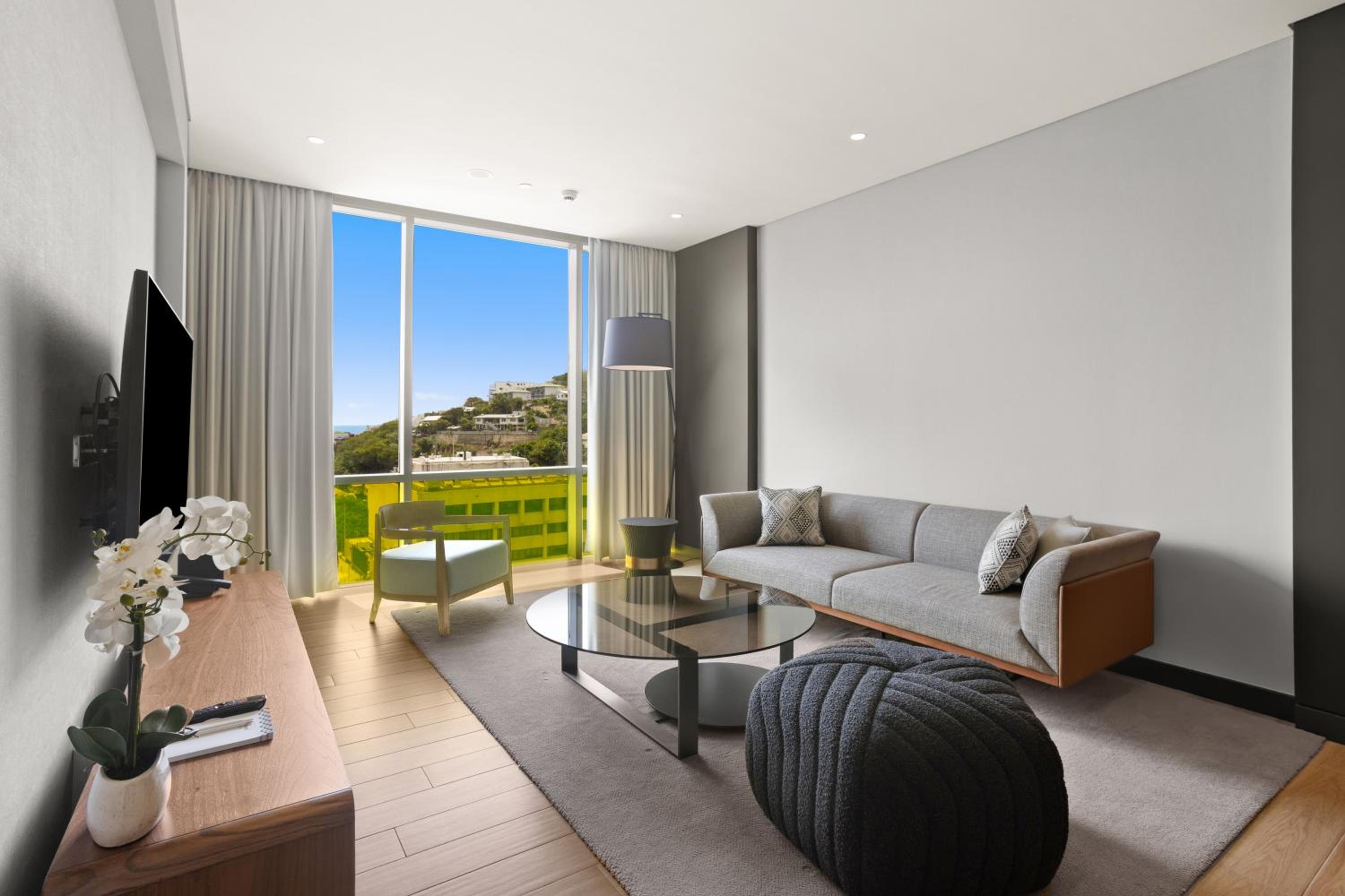 One-Bedroom King Suite with Bay View photo 1