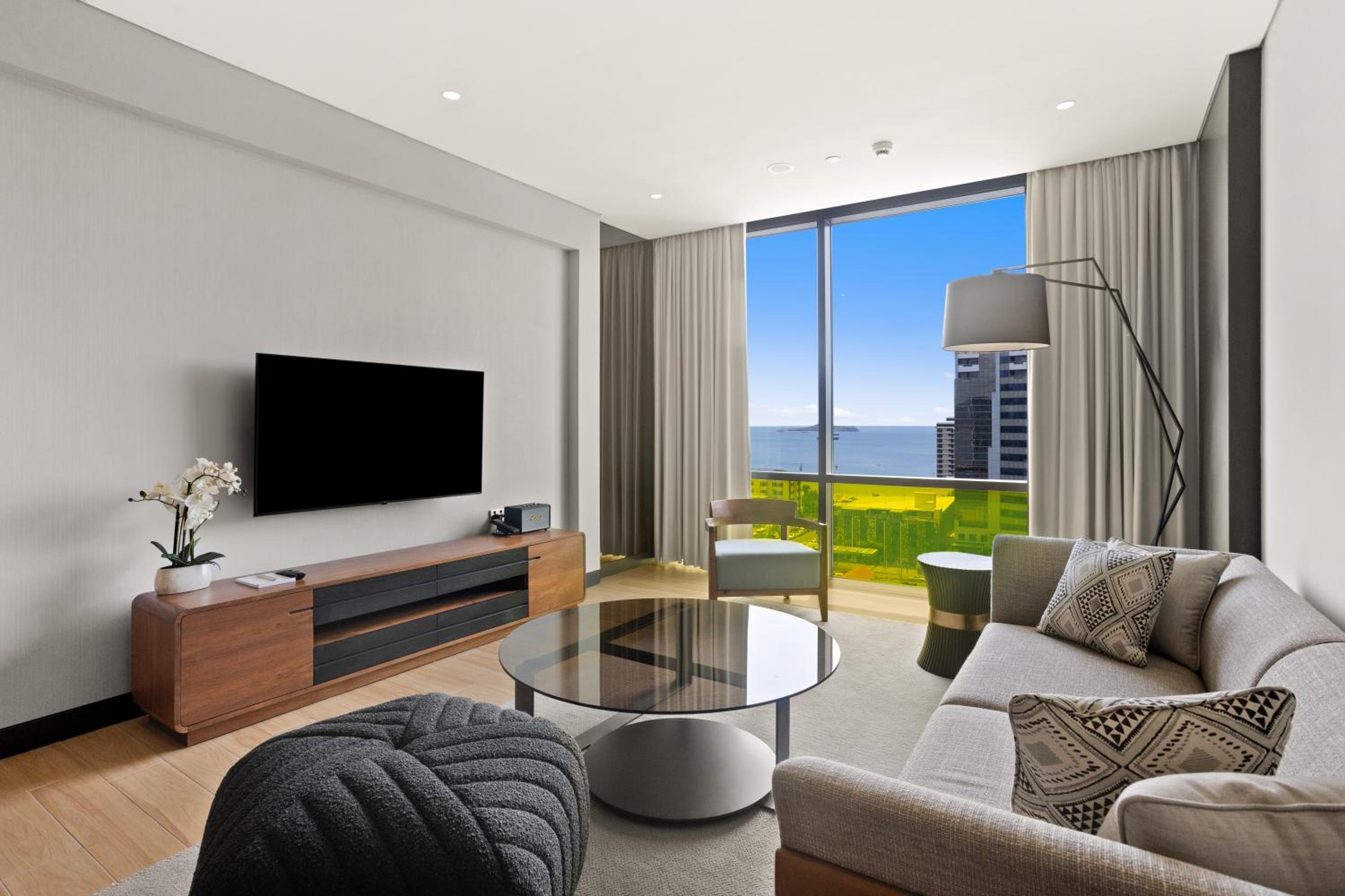 One-Bedroom King Suite with Bay View photo 2