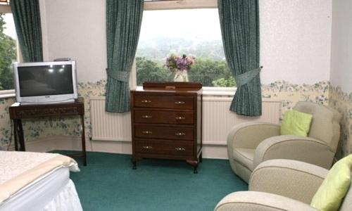 Single Room with Shared Bathroom