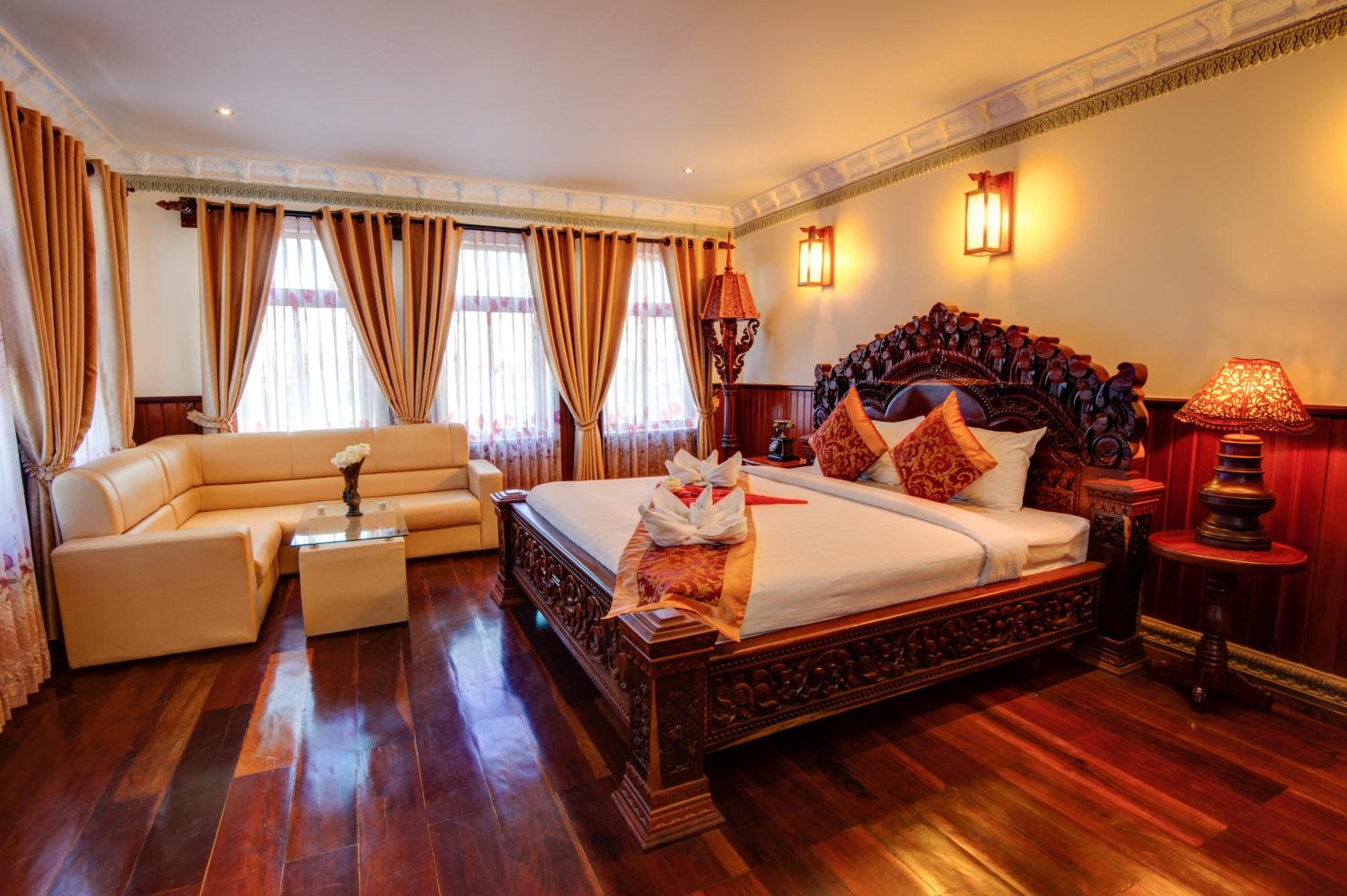Suite - Photo 1