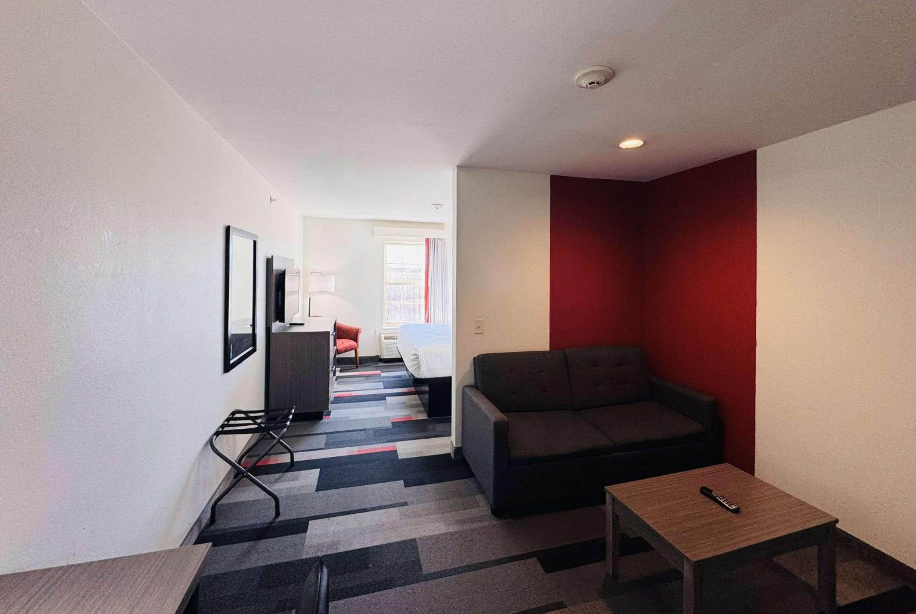King Studio with Sofa Bed - Photo 6