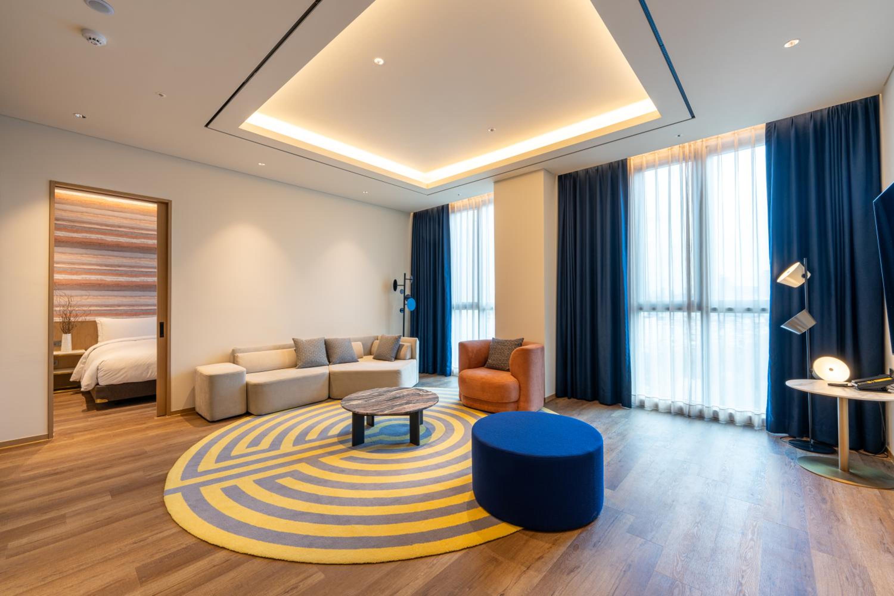 2 Bedroom Royal Suite - Photo 3