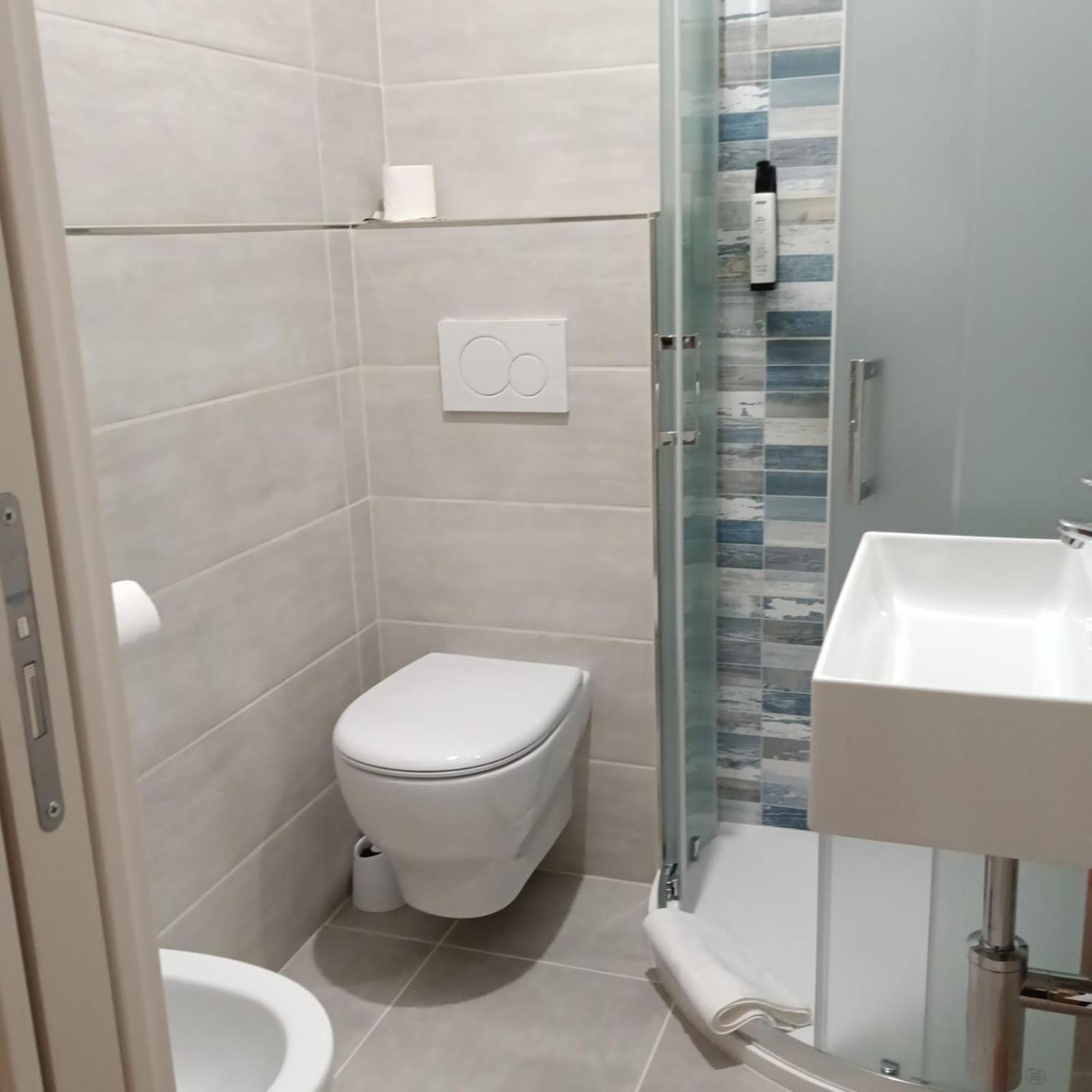 Double Room with Sea View - Photo 2