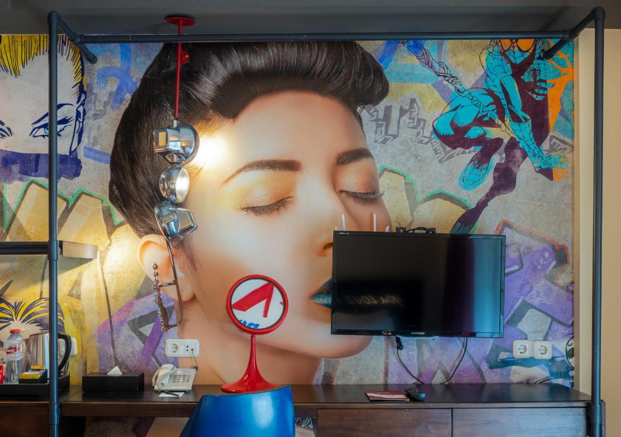 Flash Sale - Dash Studio Grafitti View with Free 2 Bottles Beer photo 3
