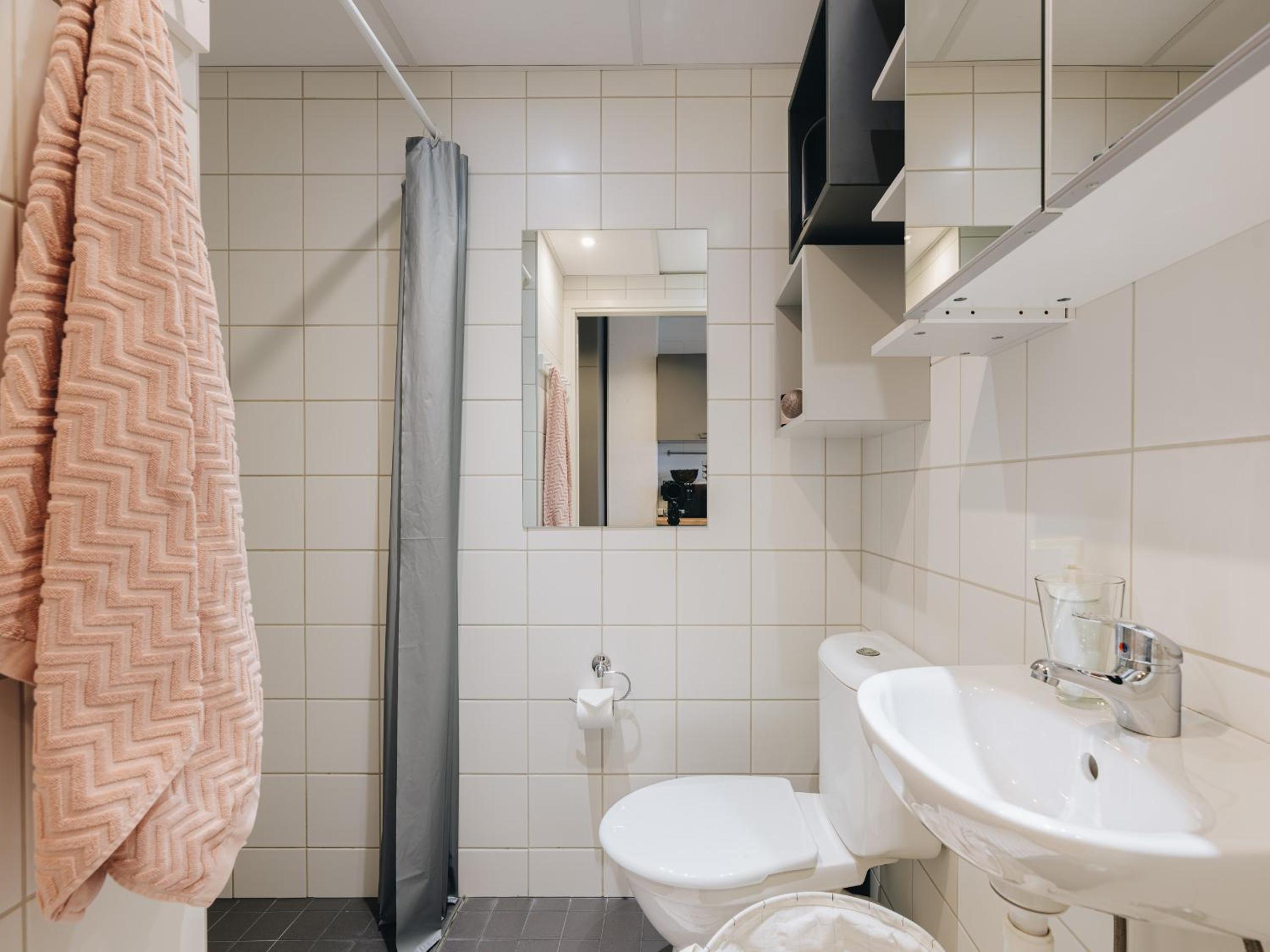 Twin Room - Photo 11