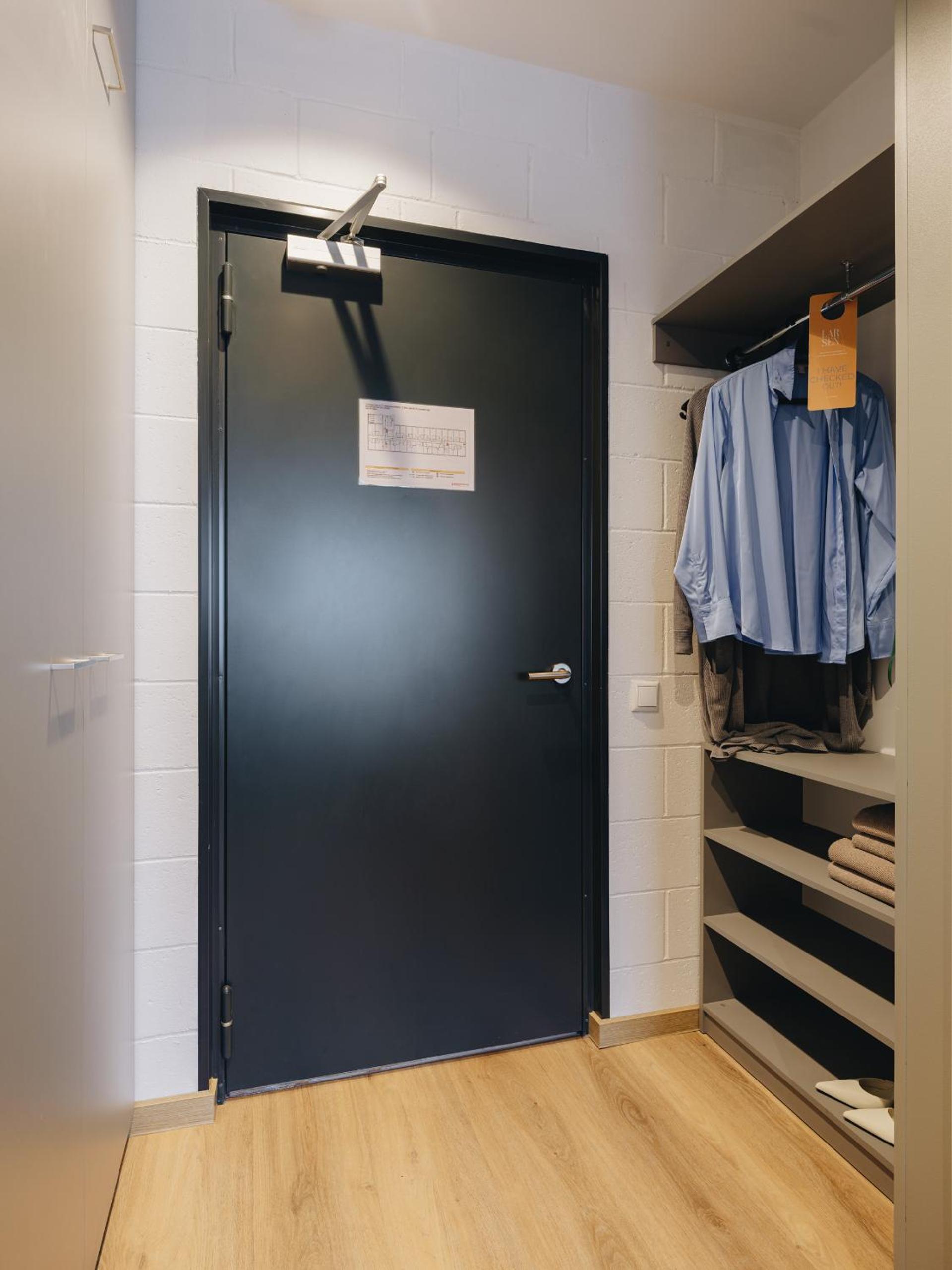 Twin Room - Photo 9