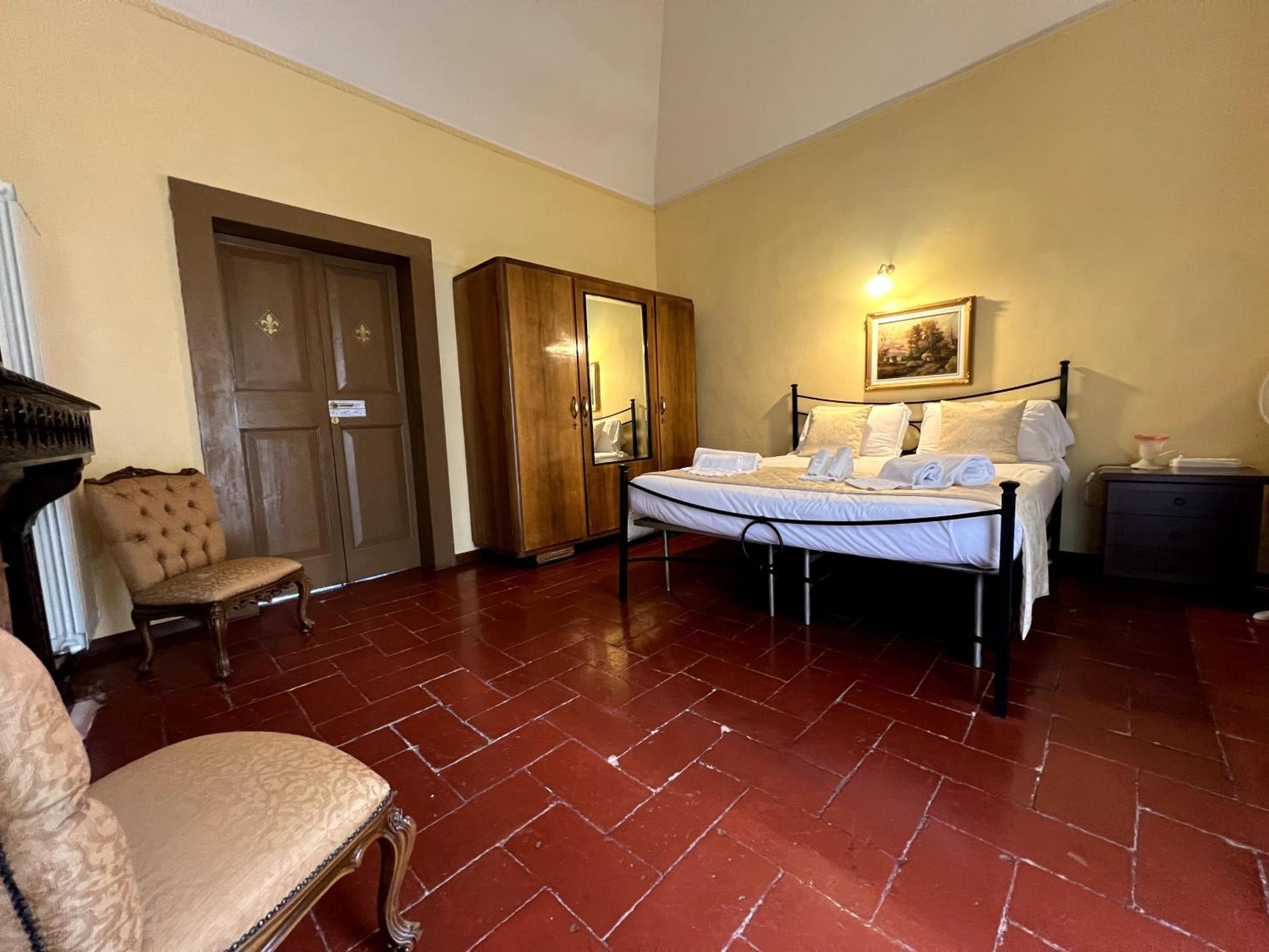 Standard Double Room with Shared Bathroom