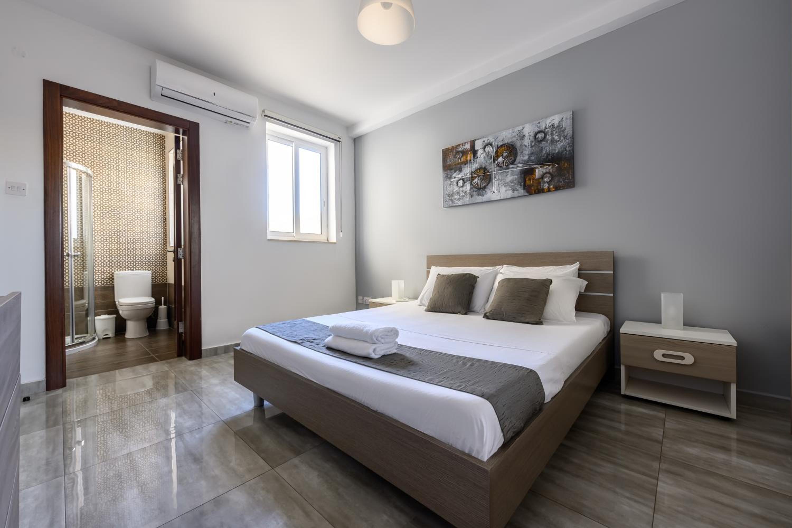 Double Room With Private Bathroom photo 1