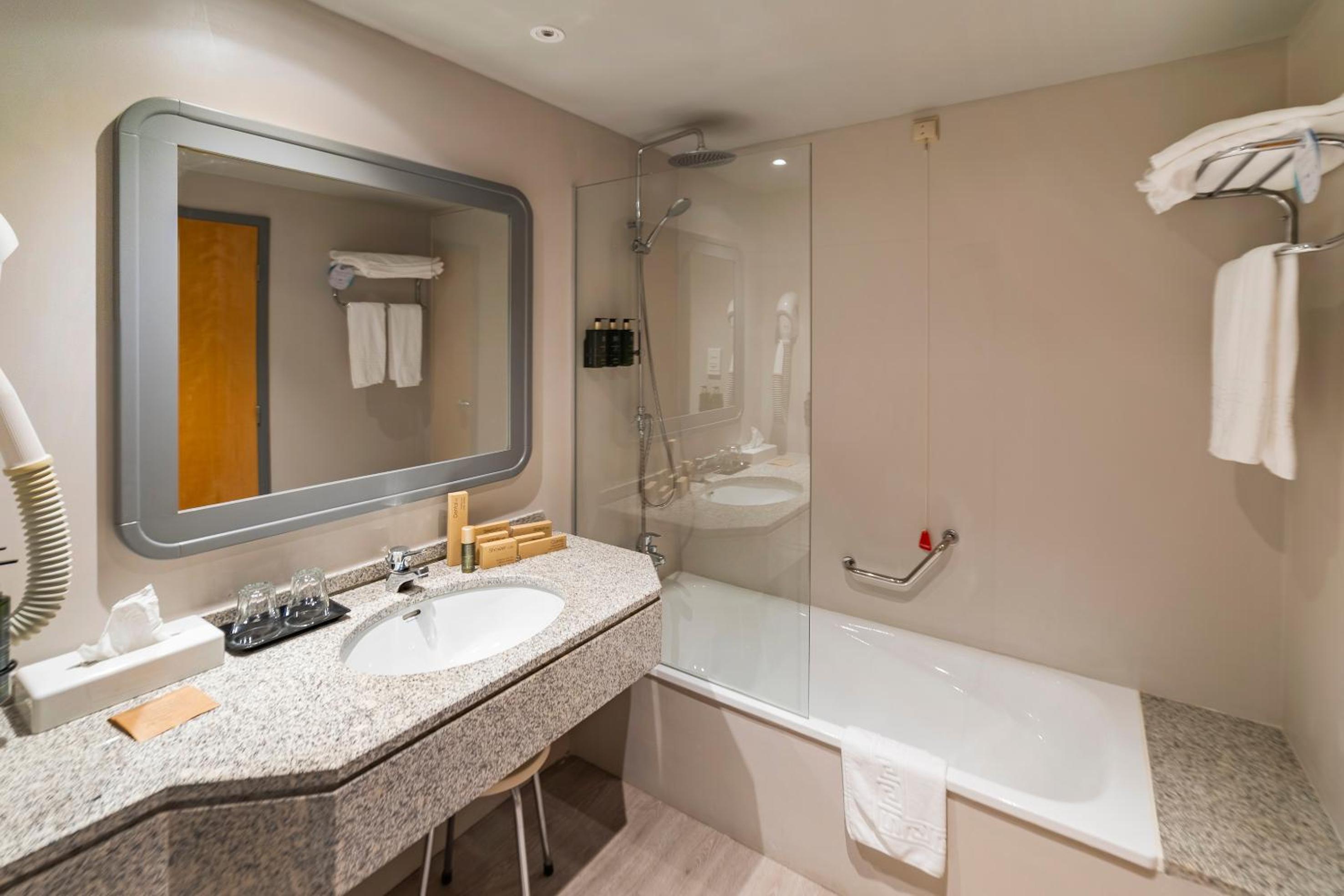 Melia Guestroom Twin photo 1