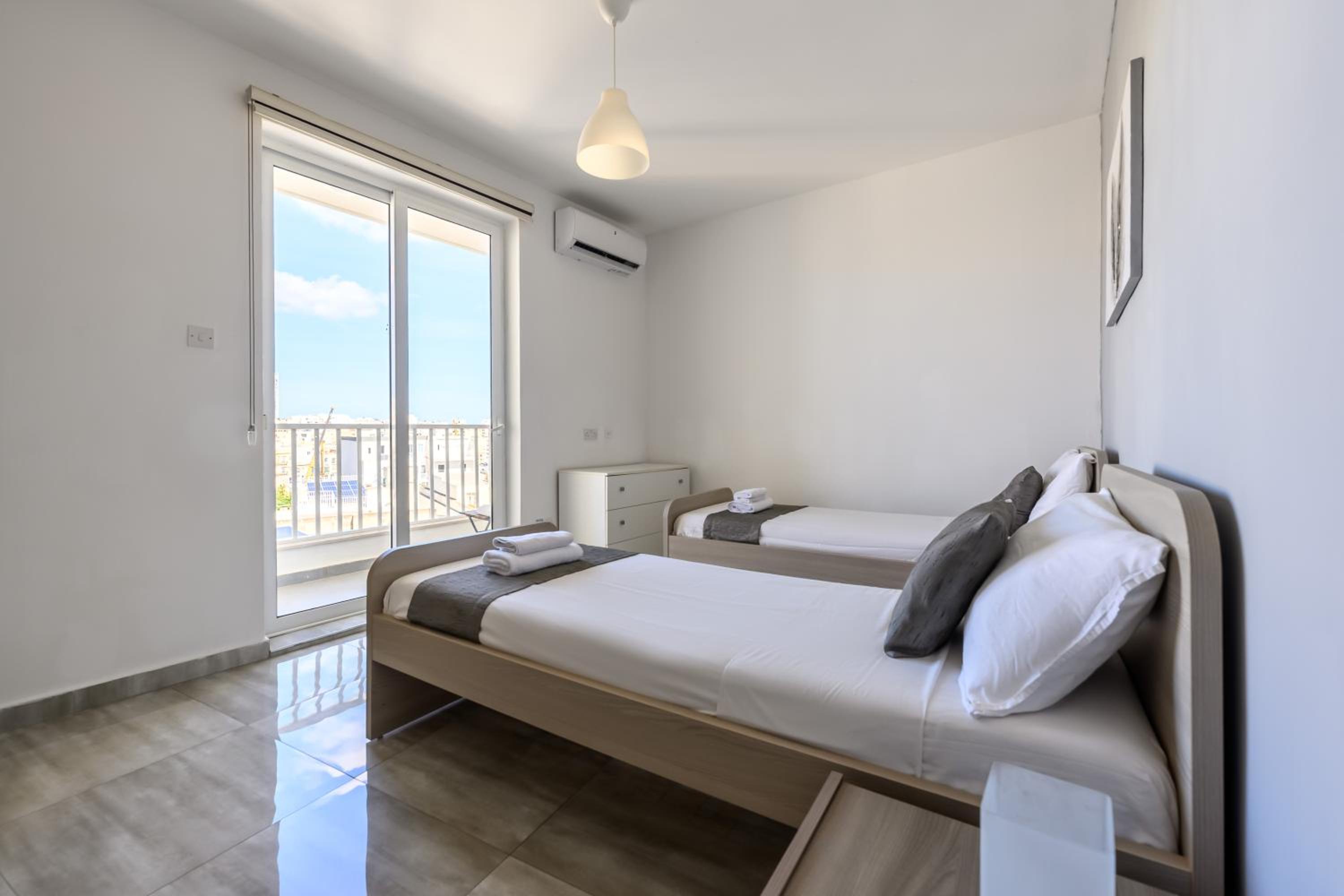 Double Room with Shared Bathroom photo 1