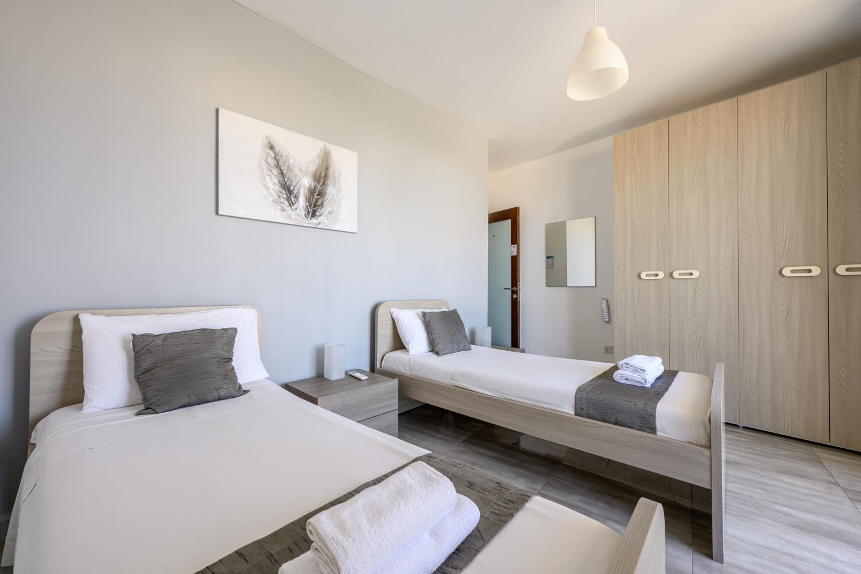 Double Room with Shared Bathroom photo 3