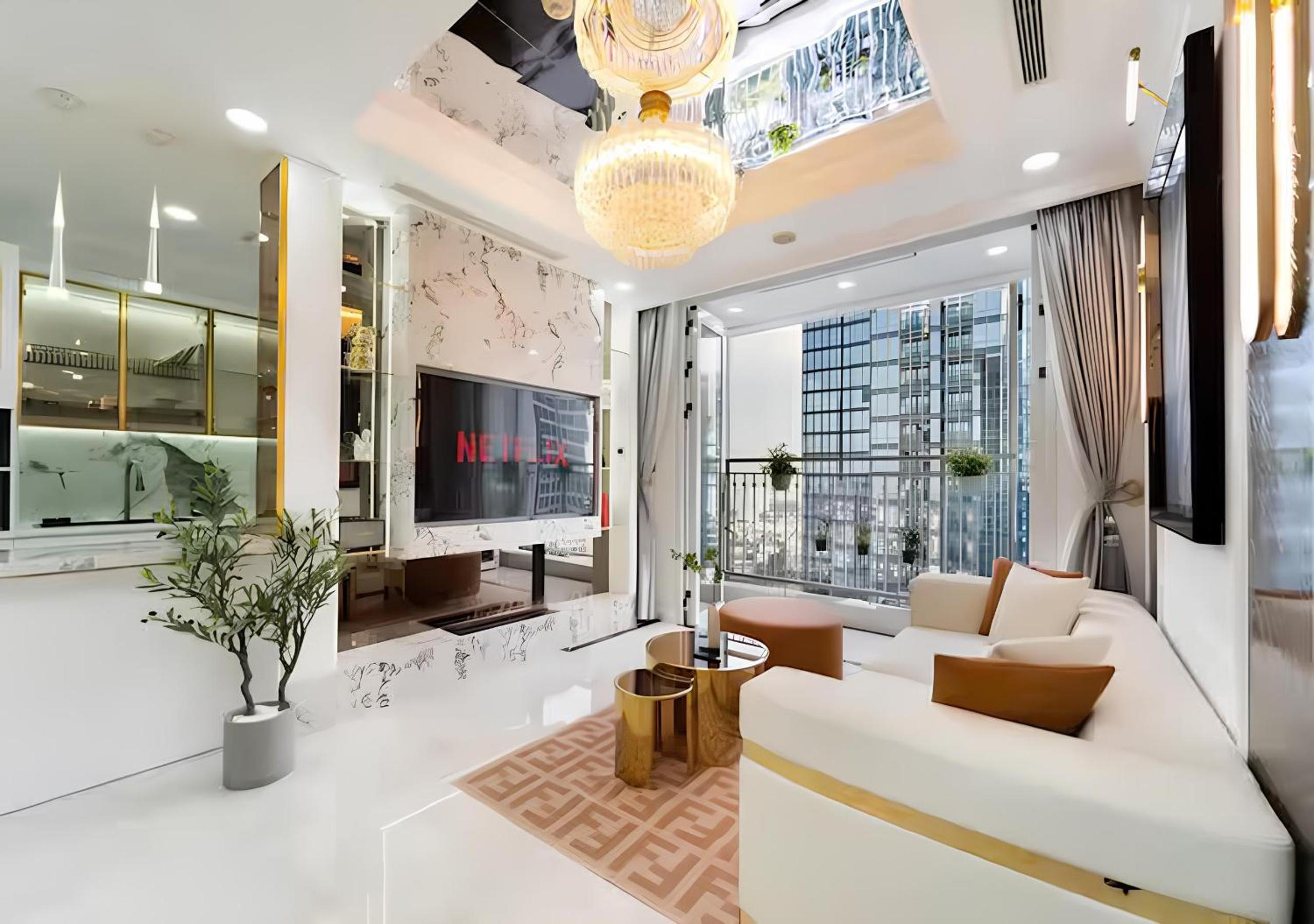 Three-Bedroom Apartment with Balcony