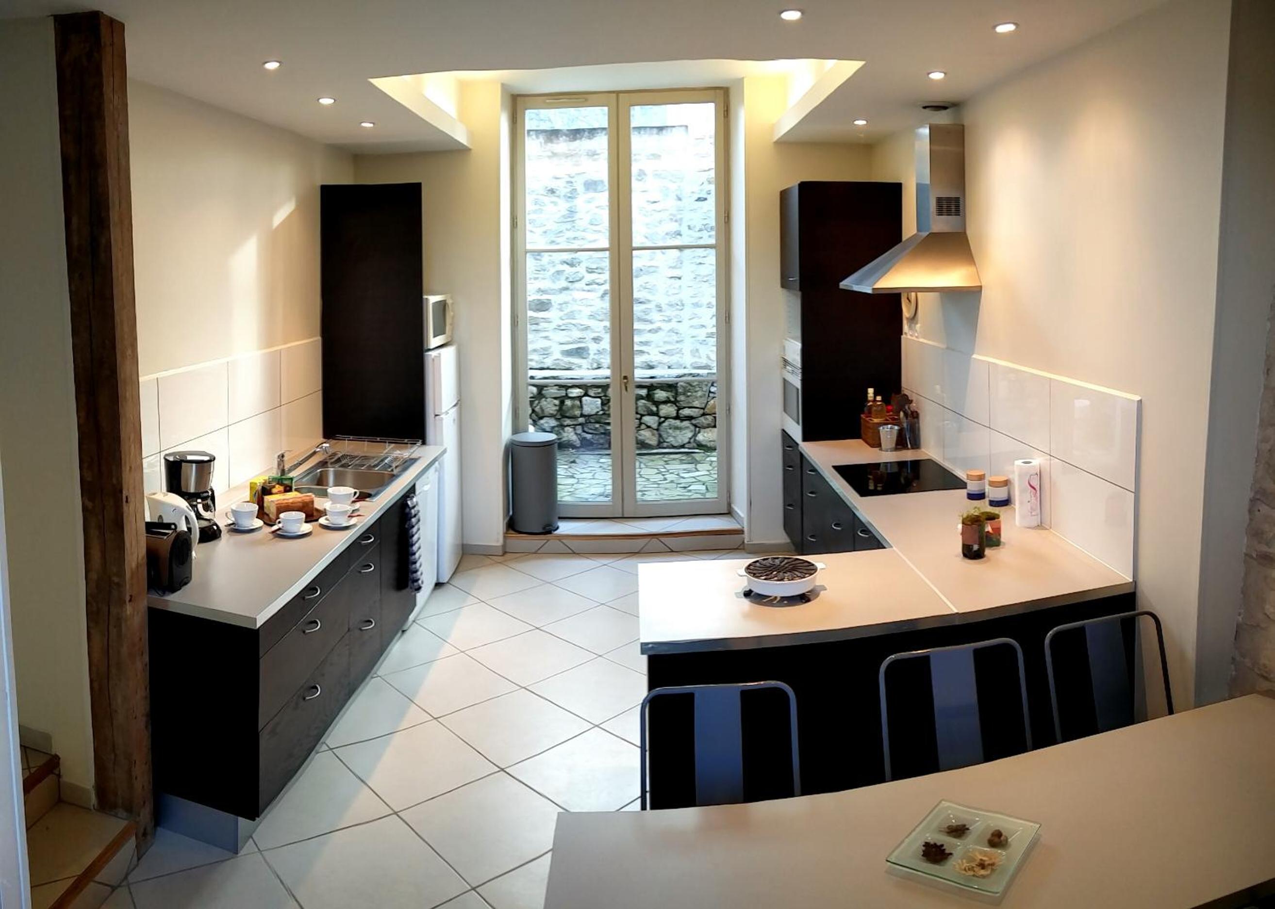 Four-Bedroom House photo 2