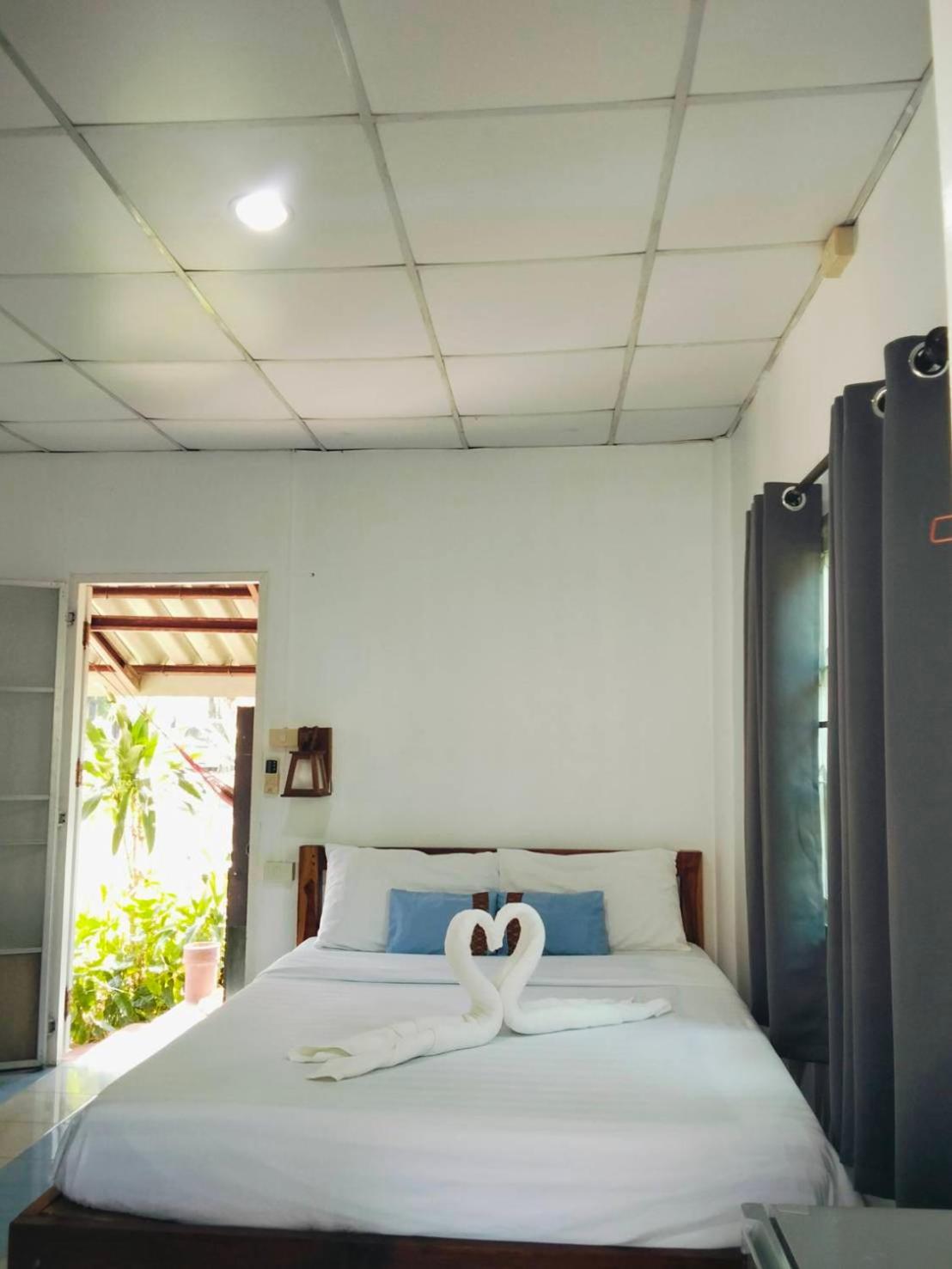 Double Room with Balcony - Photo 6