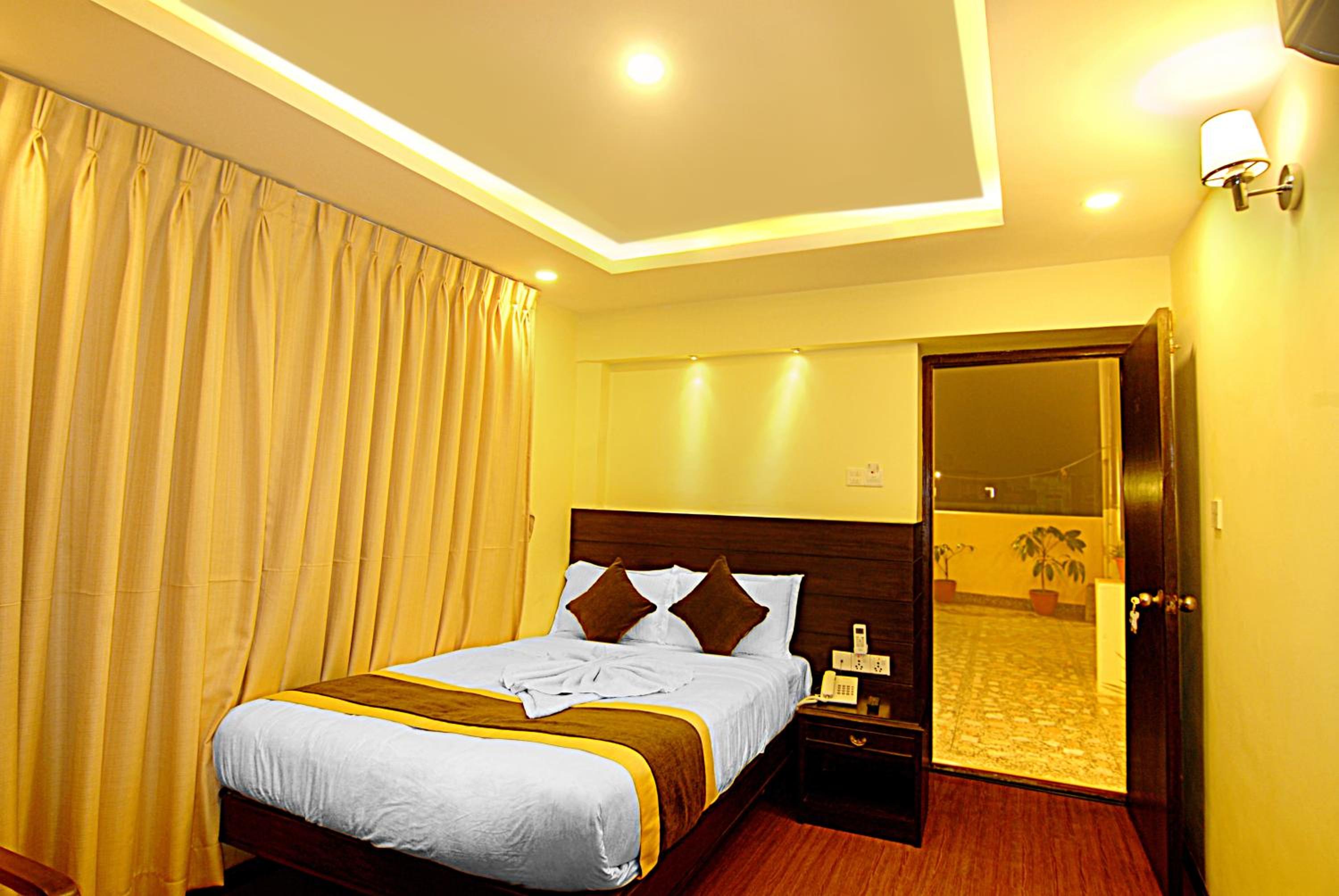 Suite Double or Twin Room photo 2