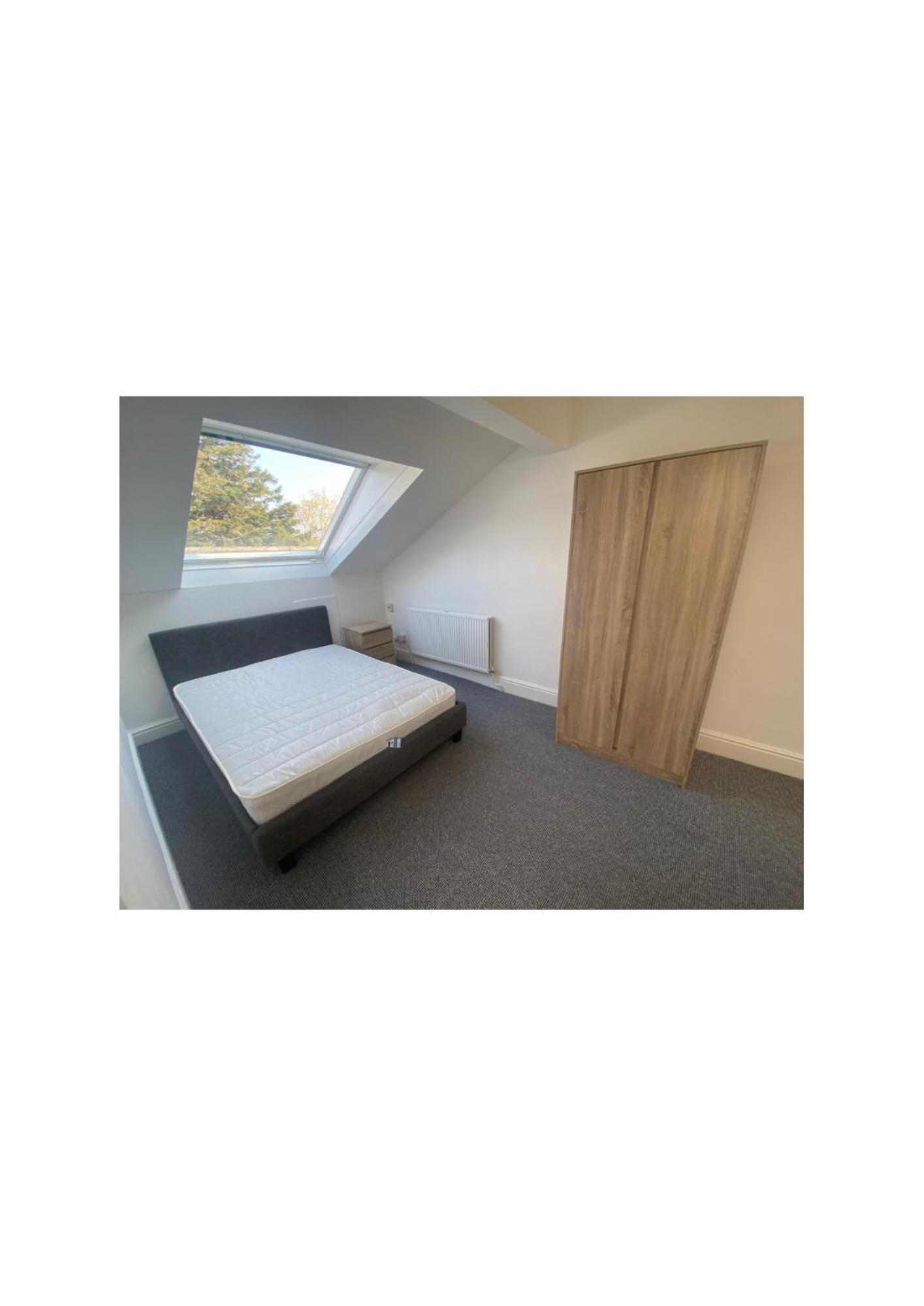 Deluxe One-Bedroom Apartment with City View photo 3