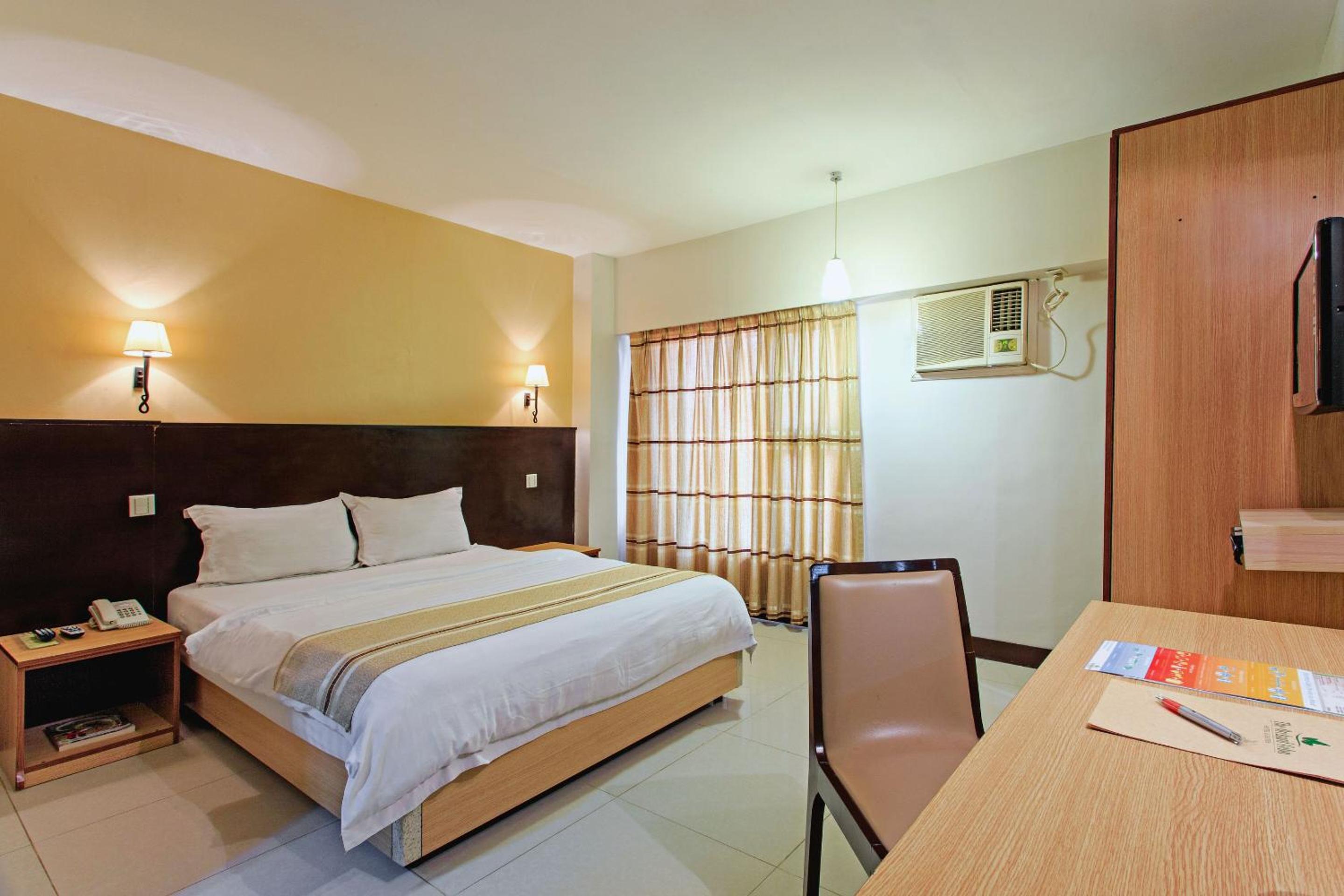 Standard Queen Room - Photo 2