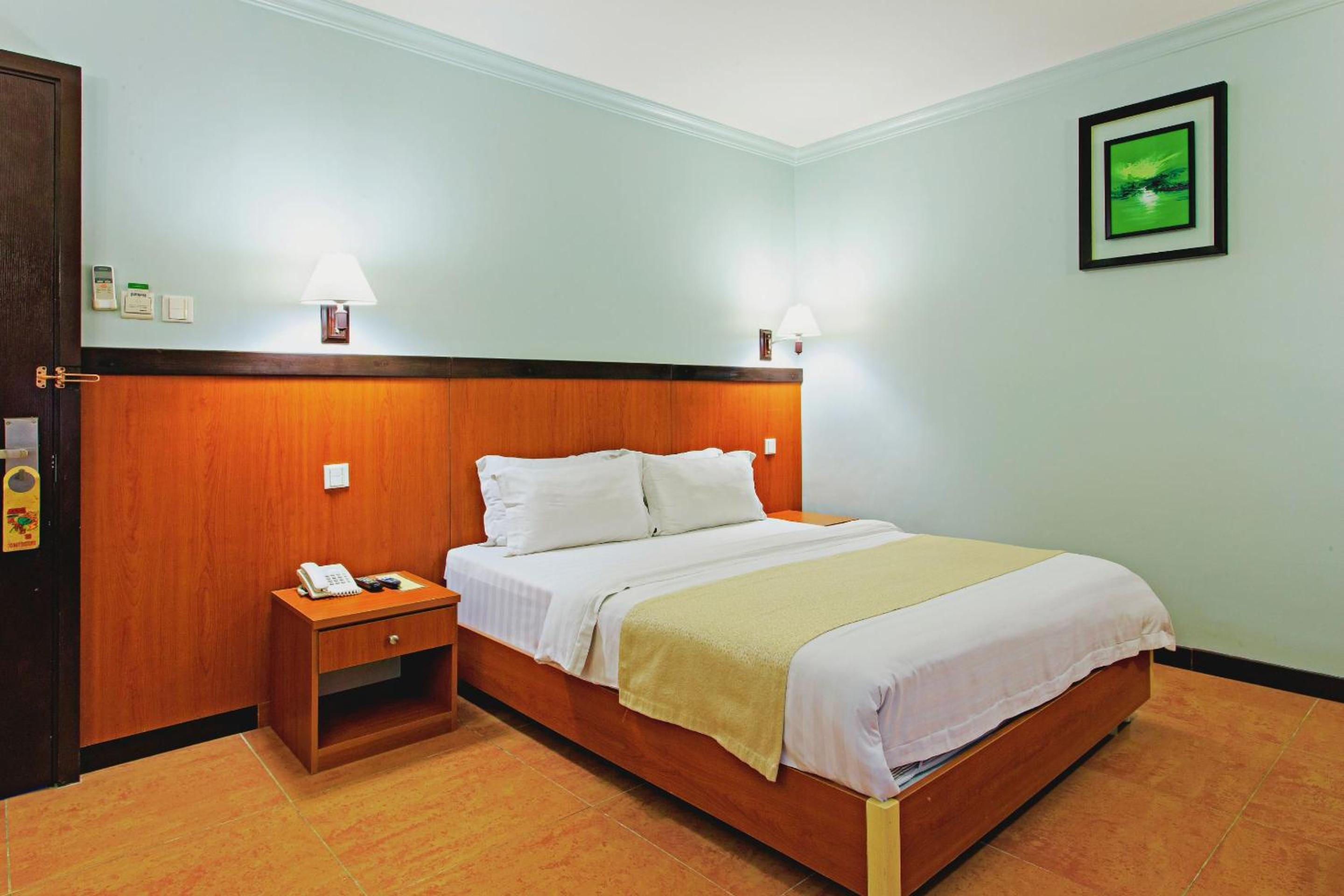 Deluxe Queen Room - Photo 3