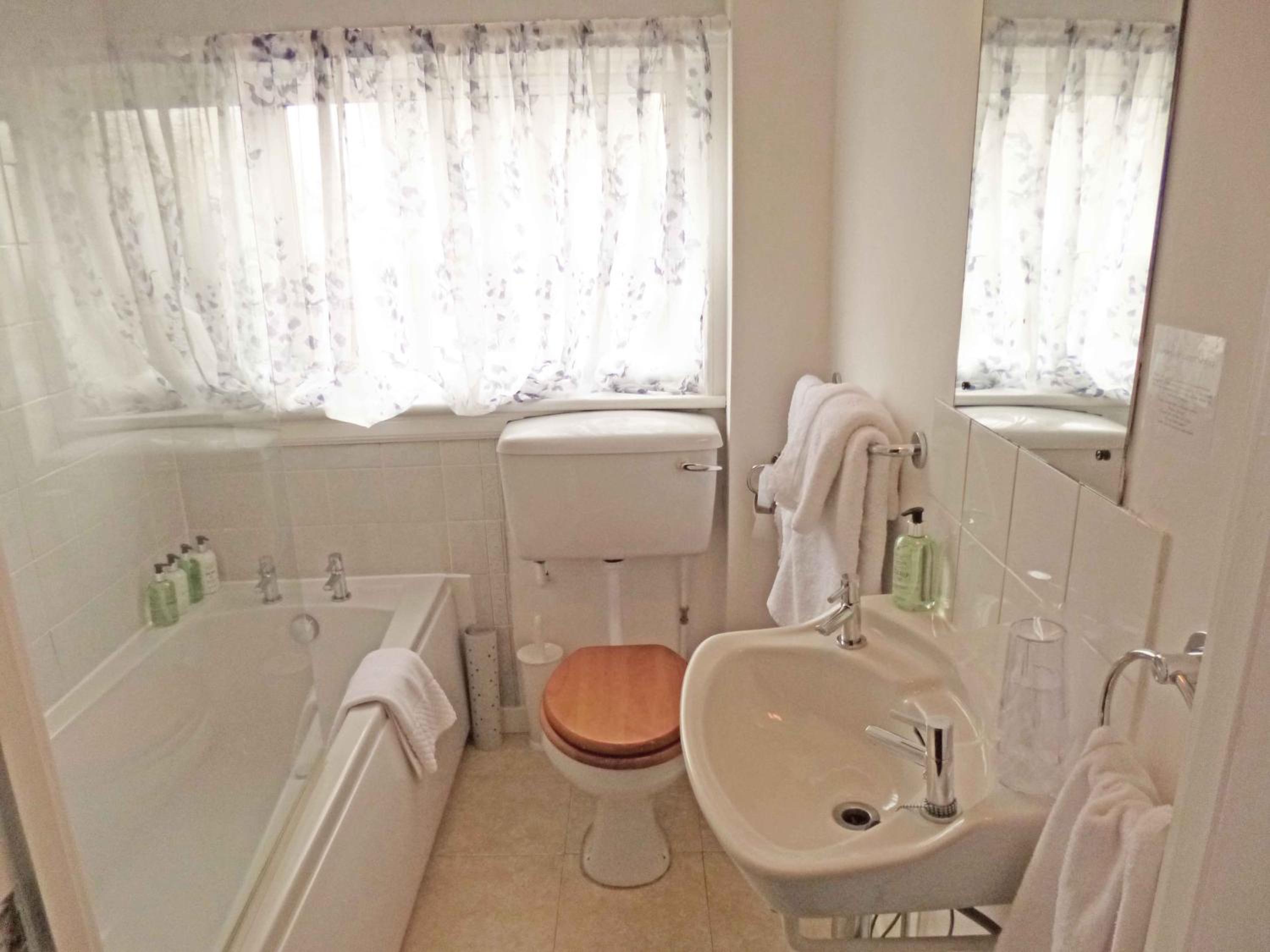 Double Room - Photo 11