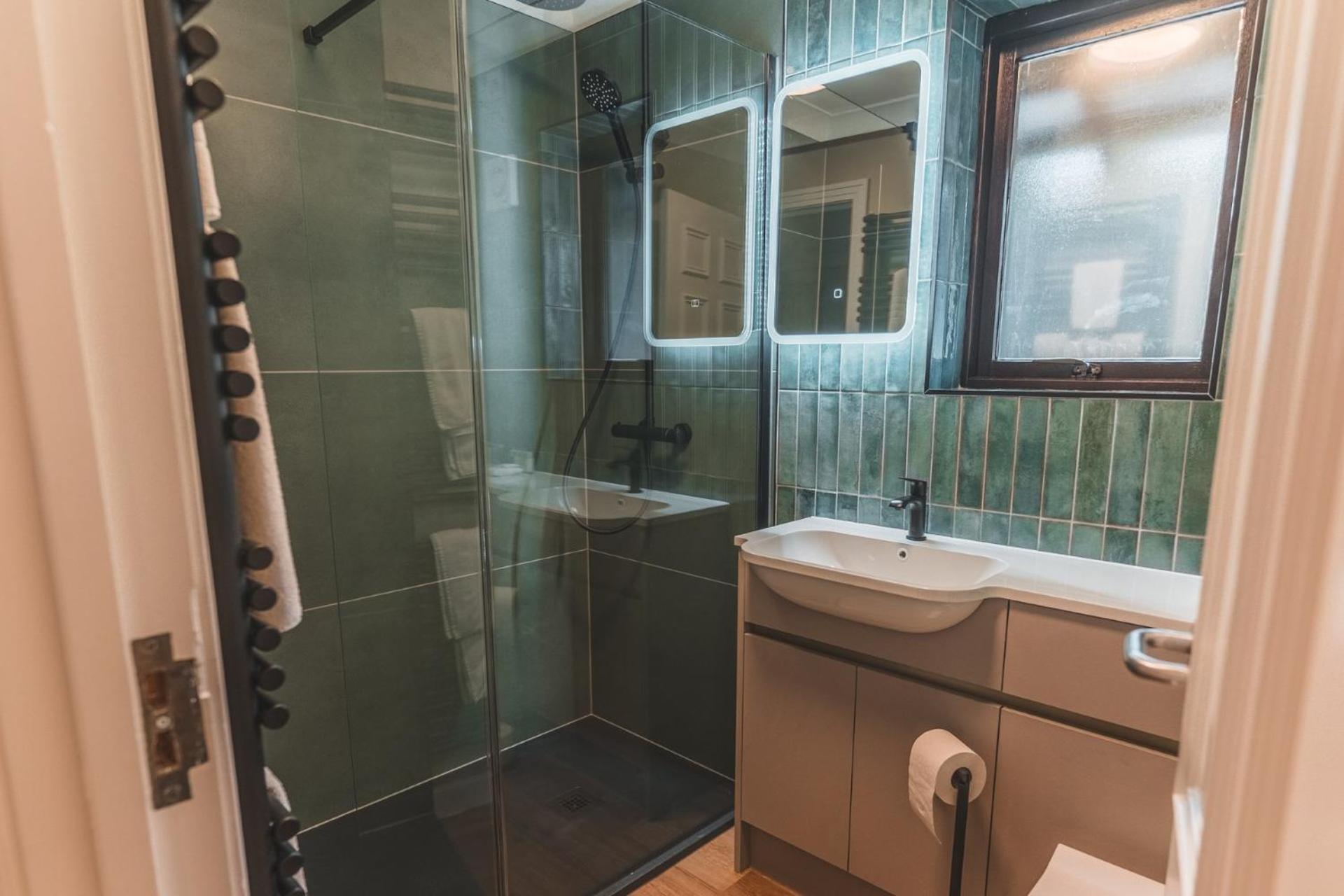 Deluxe Double Room with Bath - Photo 1