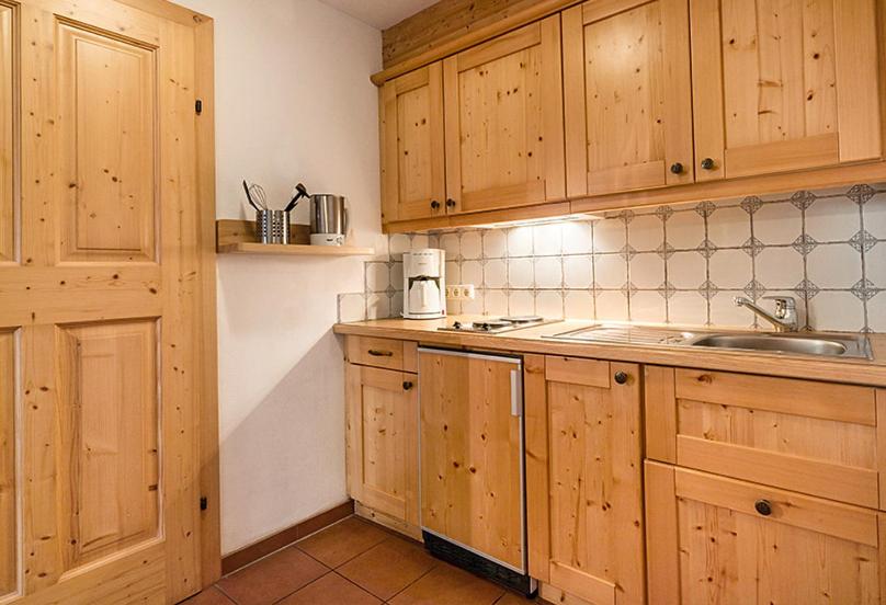 One-Bedroom Apartment with Balcony photo 2
