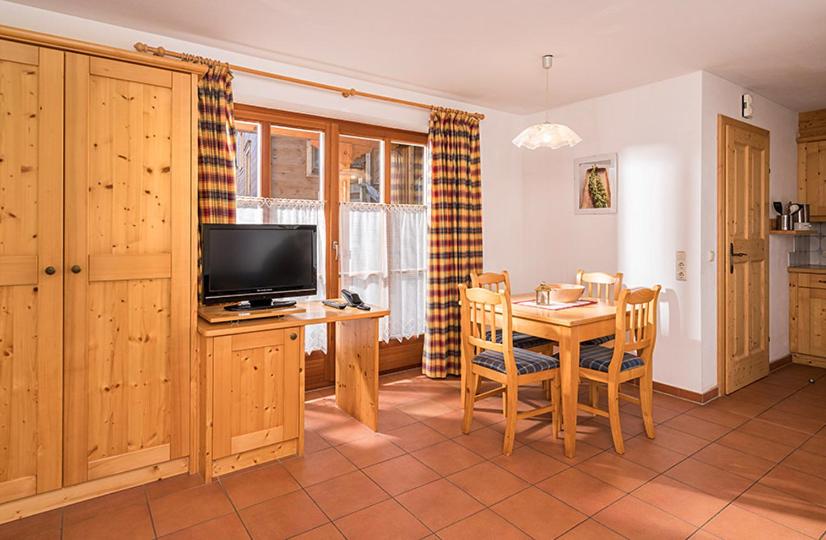 One-Bedroom Apartment with Balcony photo 3