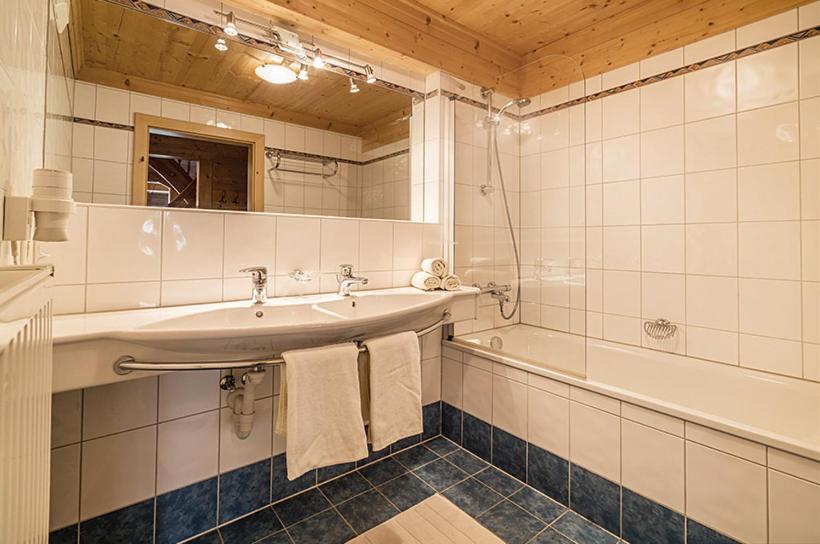 Three-Bedroom Apartment with Terrace photo 2
